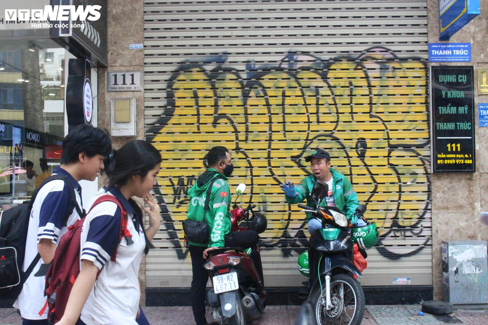 Nạn vẽ bậy ngập tràn đường phố, công trình ở trung tâm TP.HCM - 10