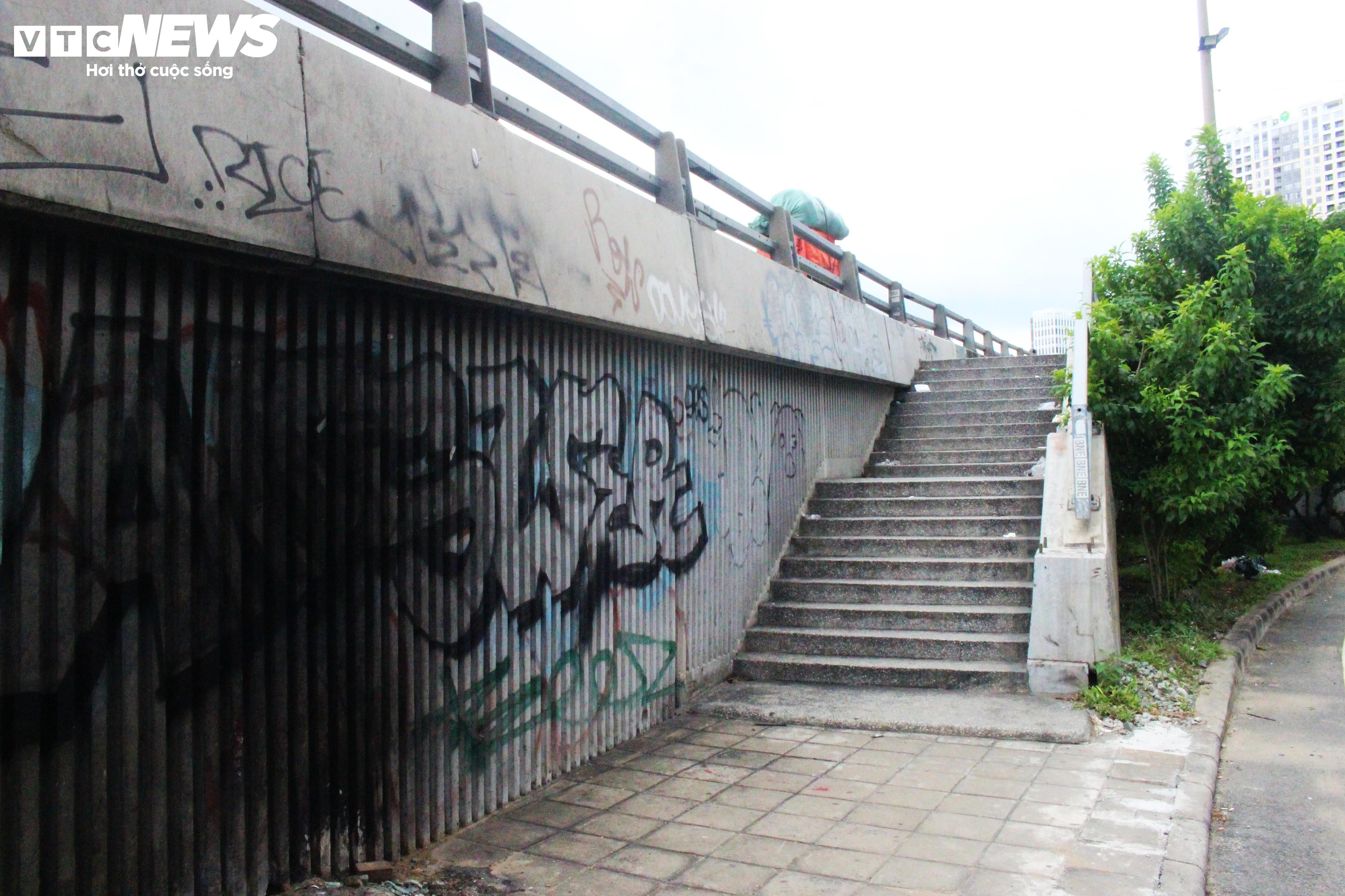Nạn vẽ bậy ngập tràn đường phố, công trình ở trung tâm TP.HCM - 7