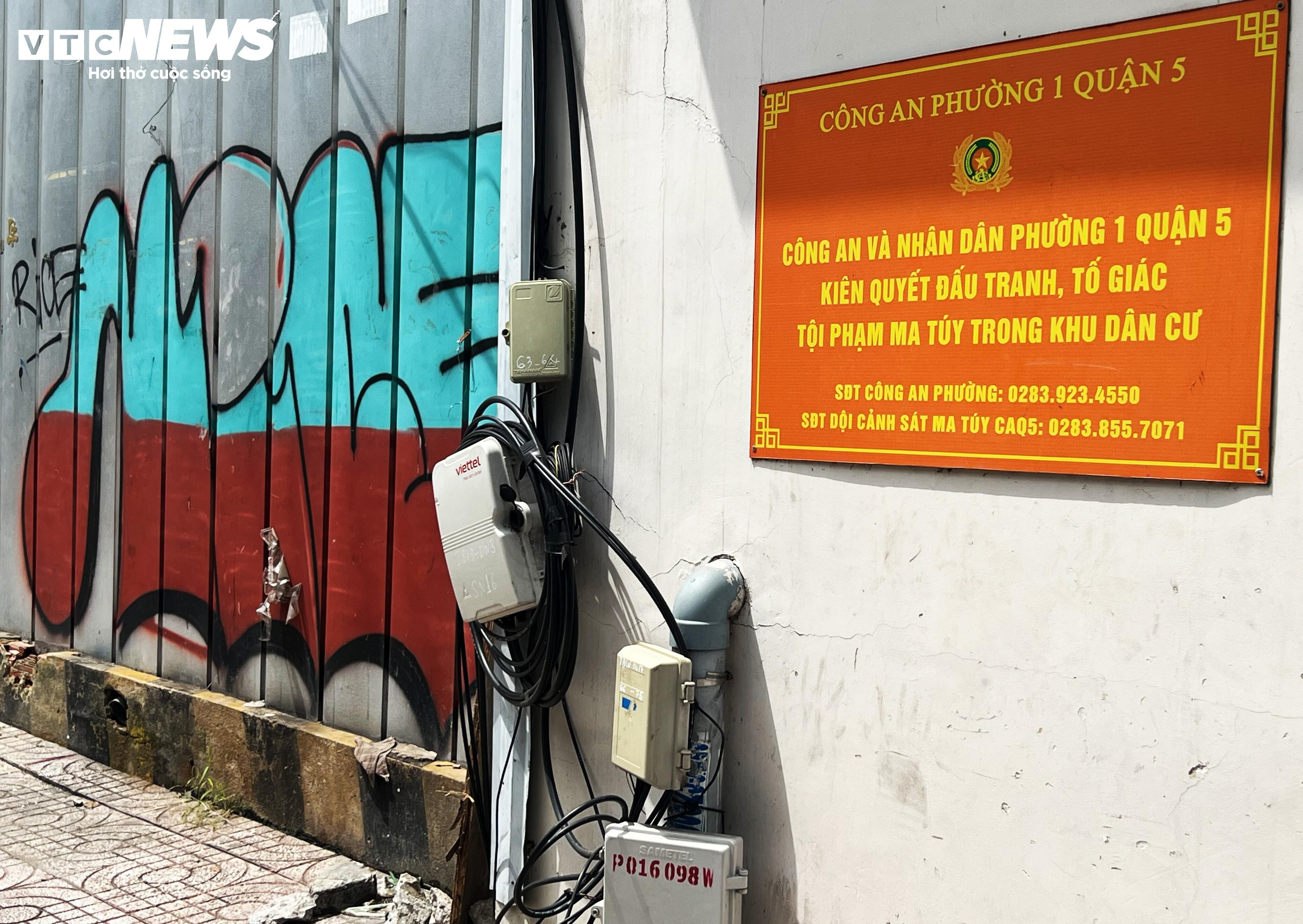 Nạn vẽ bậy ngập tràn đường phố, công trình ở trung tâm TP.HCM - 2