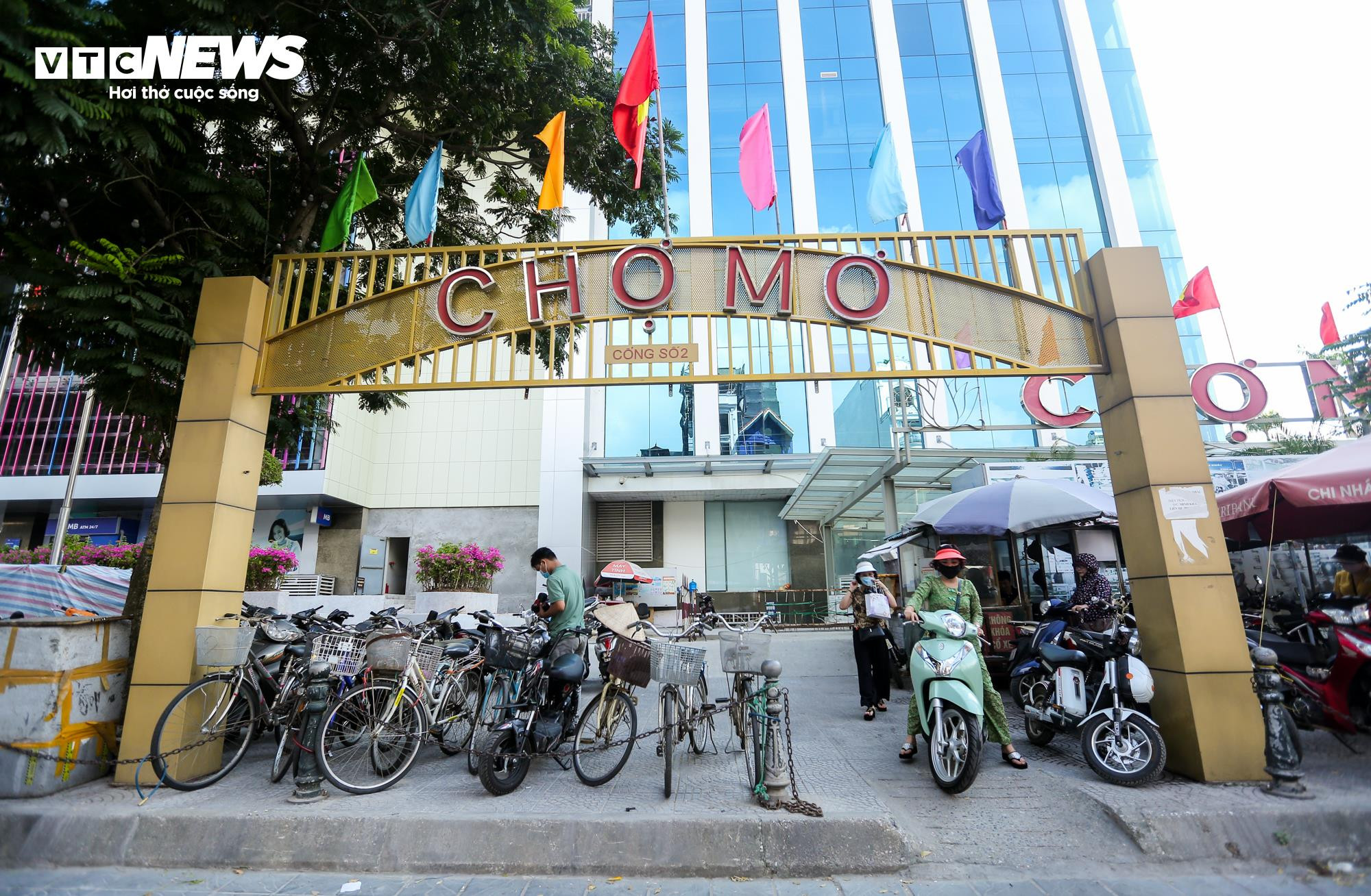 Độc đáo khu chợ dưới 'lòng đất' tại Hà Nội - 1