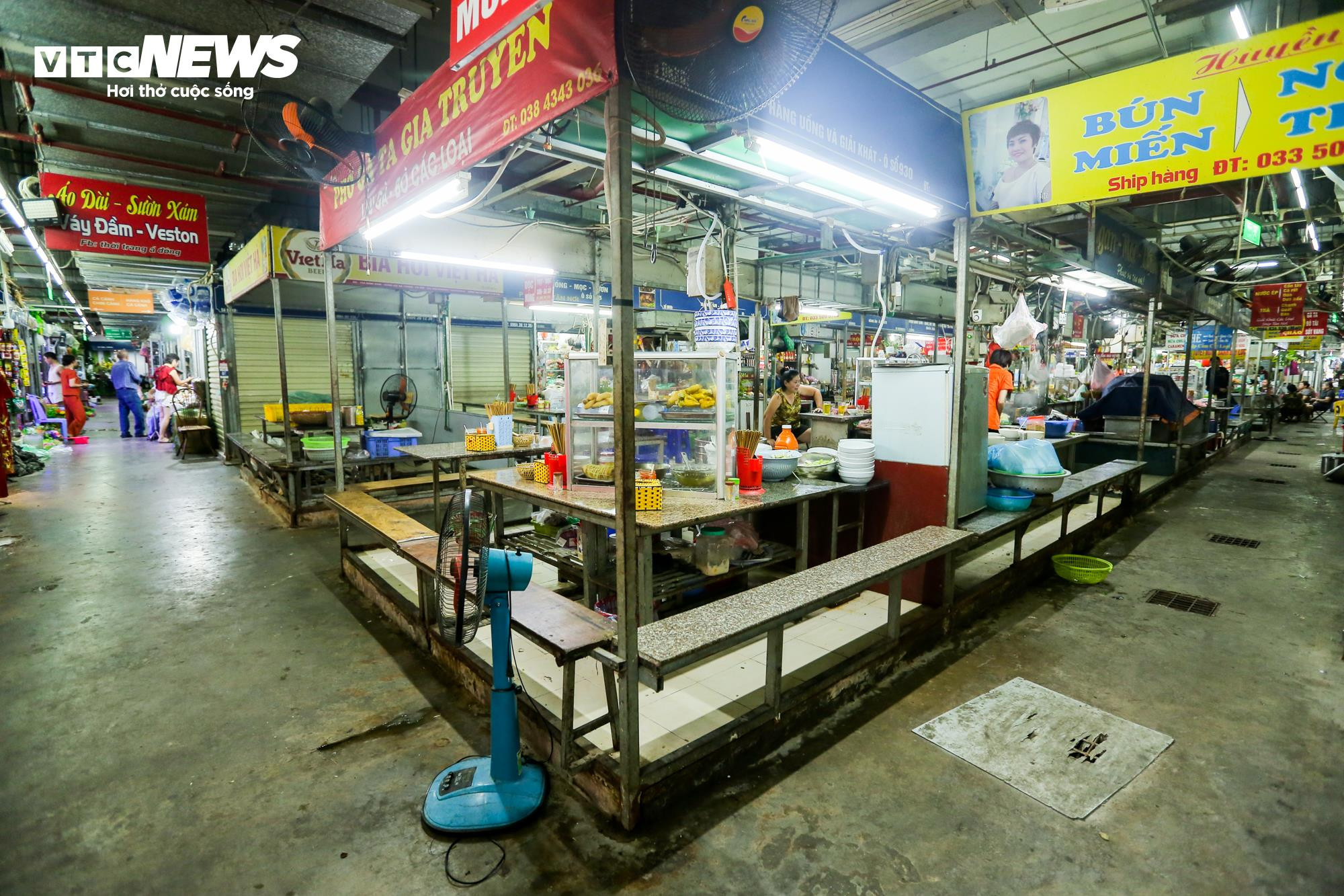 Độc đáo khu chợ dưới 'lòng đất' tại Hà Nội - 4