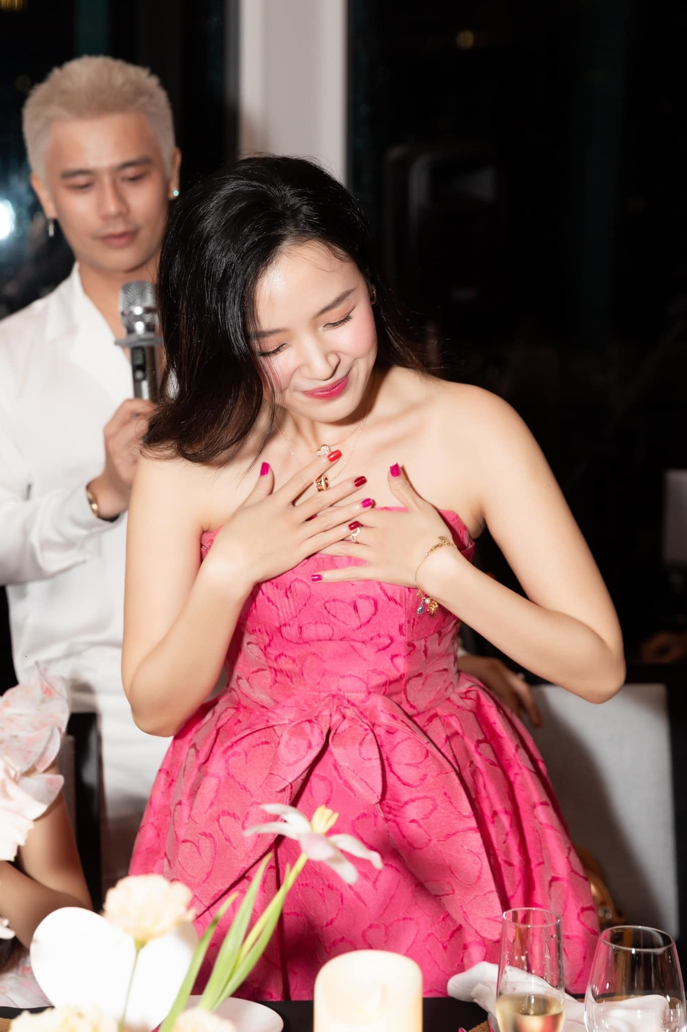 Sao Việt 8/10: Con gái Vũ Linh đẹp sang chảnh, Ngô Thanh Vân chăm chồng bệnh - 11