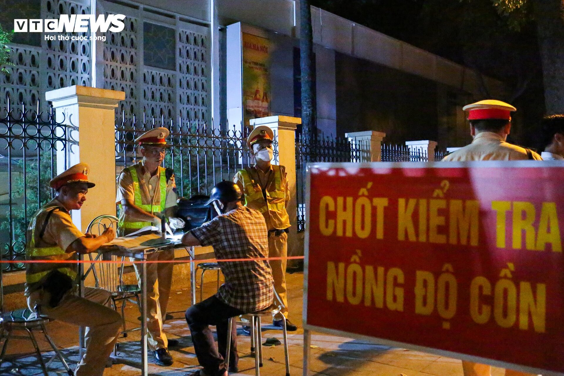 Uống 5 cốc bia, tài xế phải nhận mức phạt kịch khung - 5