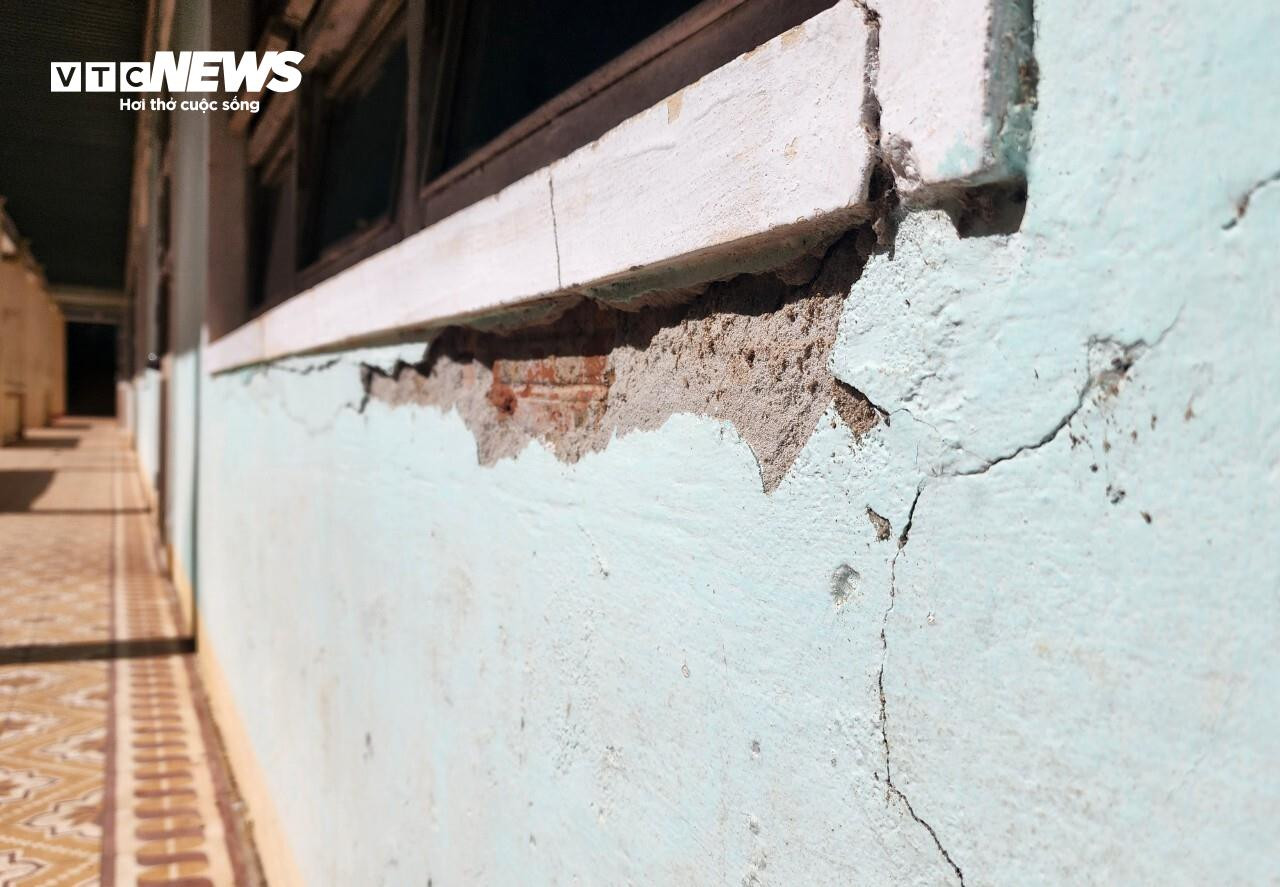 Trường mới 61 tỷ đồng xây mãi không xong, thầy trò bất an vì trường cũ xuống cấp - 7