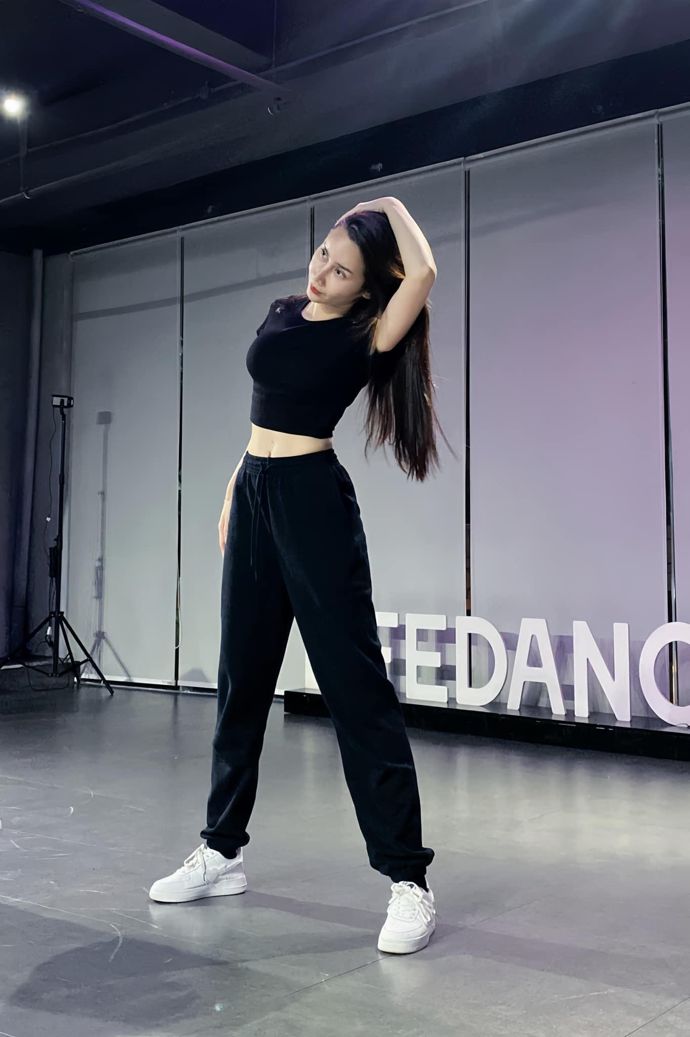 Sao Việt 9/10: Nhã Phương lộ diện sau sinh, Trấn Thành gặp 'ác nữ xứ Hàn' - 9