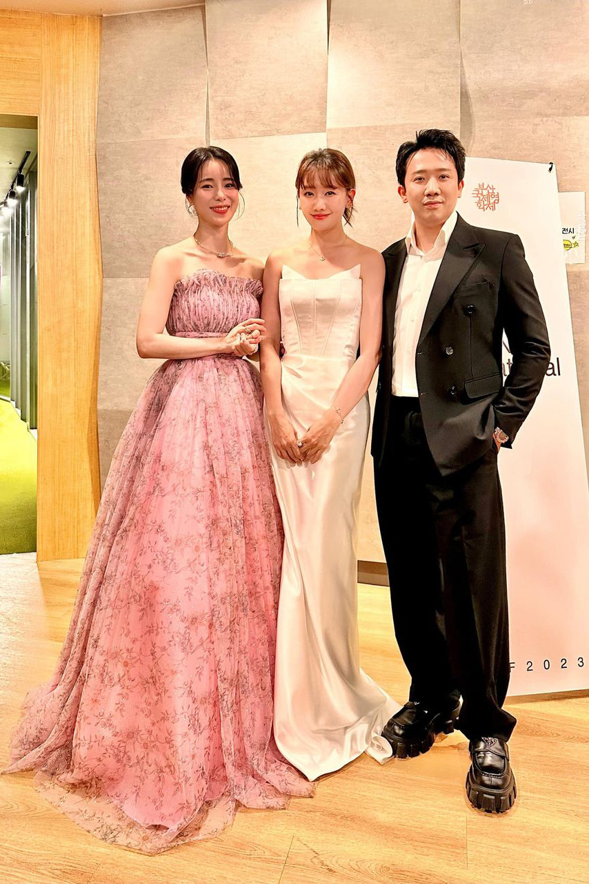 Sao Việt 9/10: Nhã Phương lộ diện sau sinh, Trấn Thành gặp 'ác nữ xứ Hàn' - 2