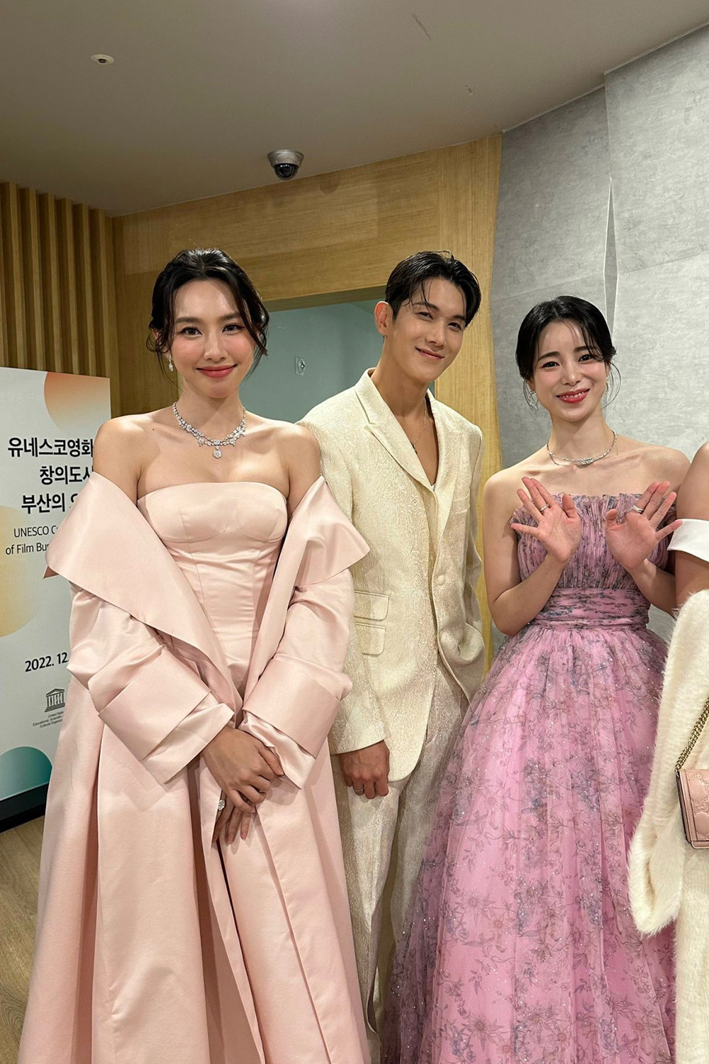 Sao Việt 9/10: Nhã Phương lộ diện sau sinh, Trấn Thành gặp 'ác nữ xứ Hàn' - 3