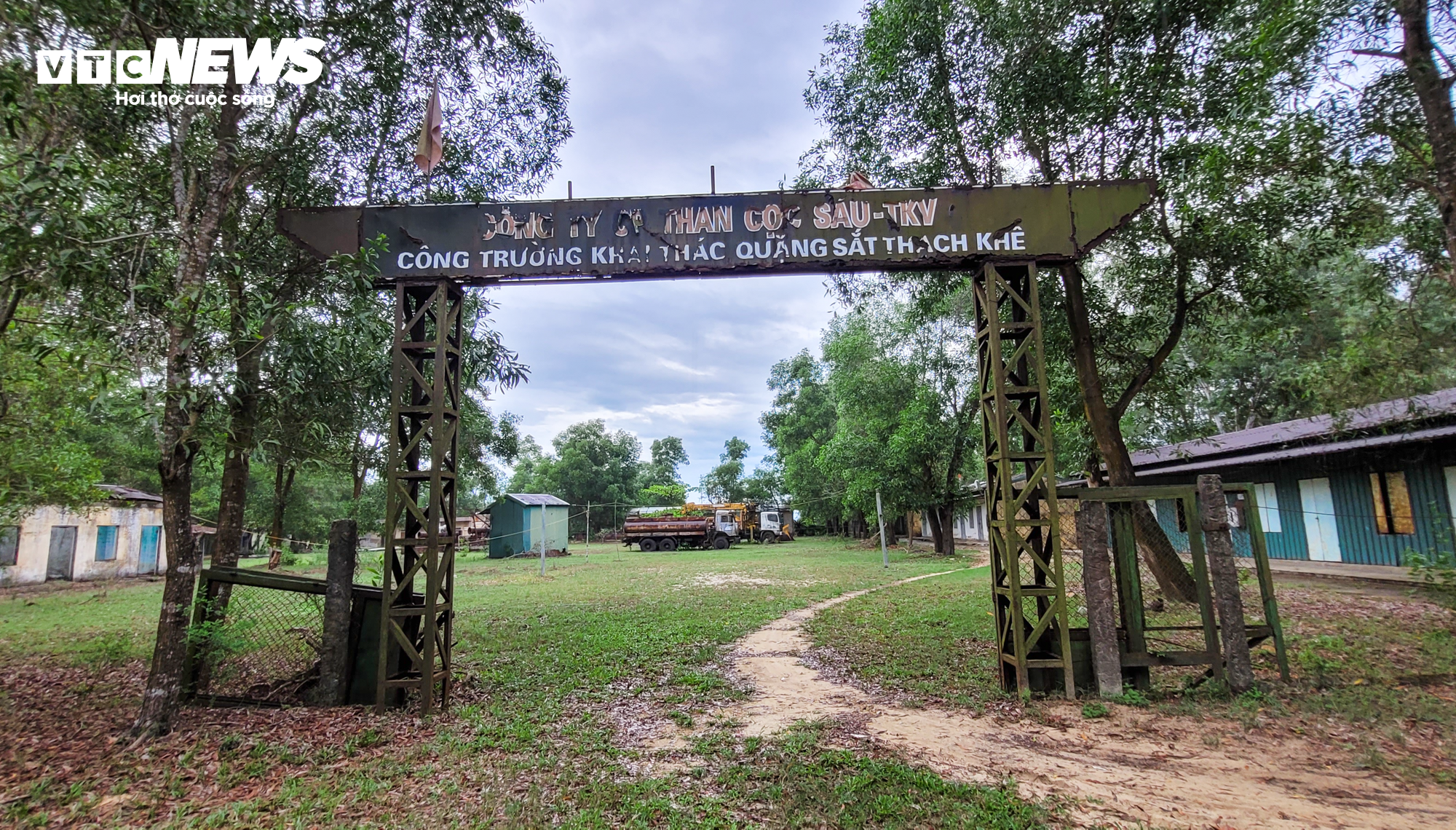 Nỗi thống khổ của người dân sống ‘treo’ cạnh mỏ sắt Thạch Khê - 13