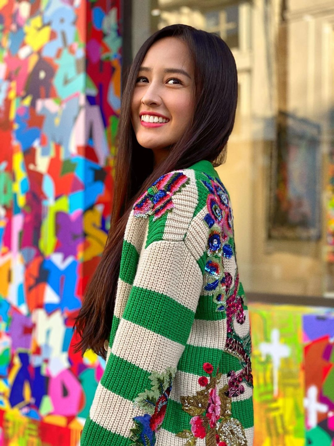 Sao Việt 11/10: Hương Tràm đẹp dịu dàng, Việt Hương bị chồng 'nói xấu' - 19