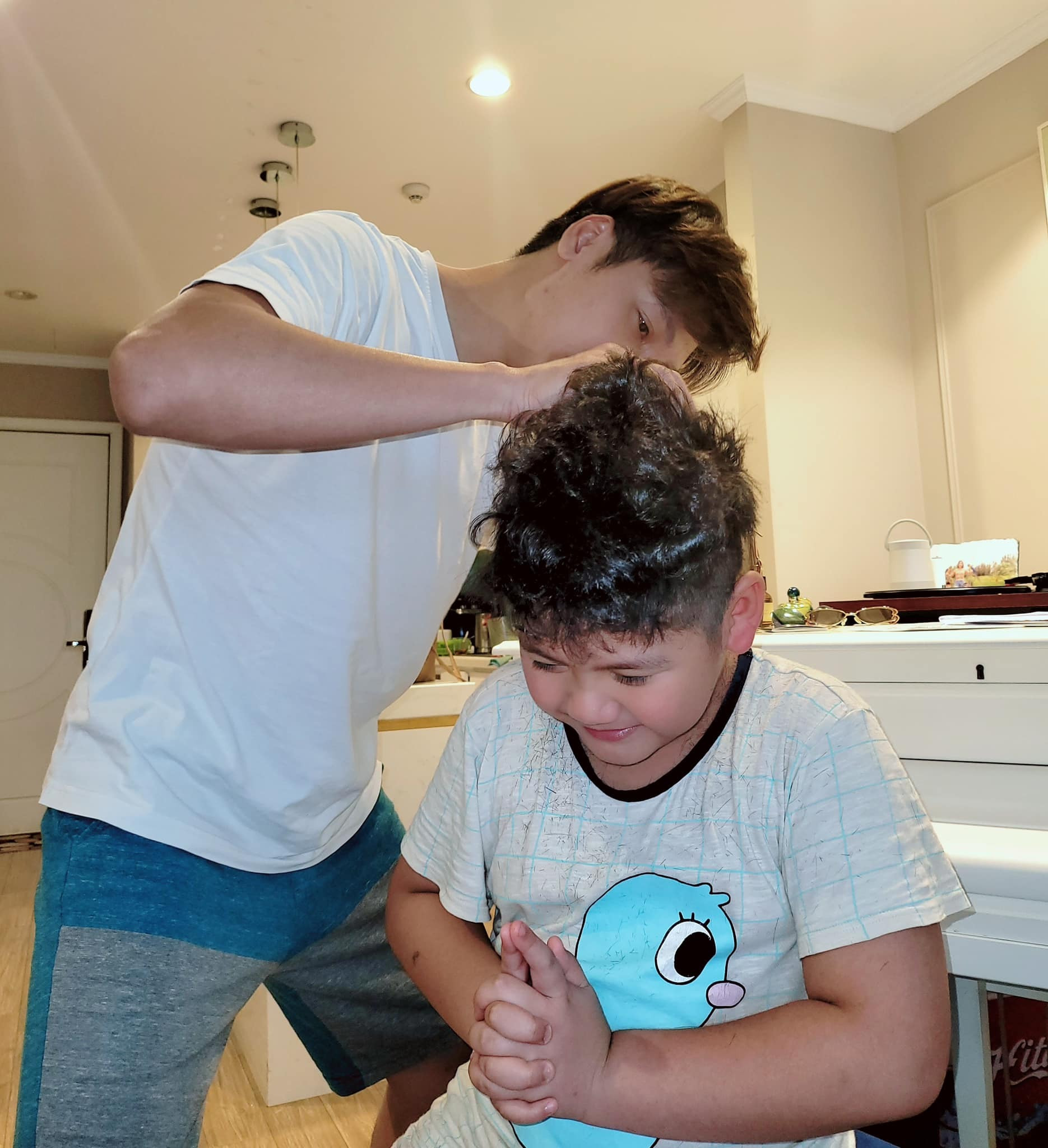 Sao Việt 11/10: Hương Tràm đẹp dịu dàng, Việt Hương bị chồng 'nói xấu' - 9