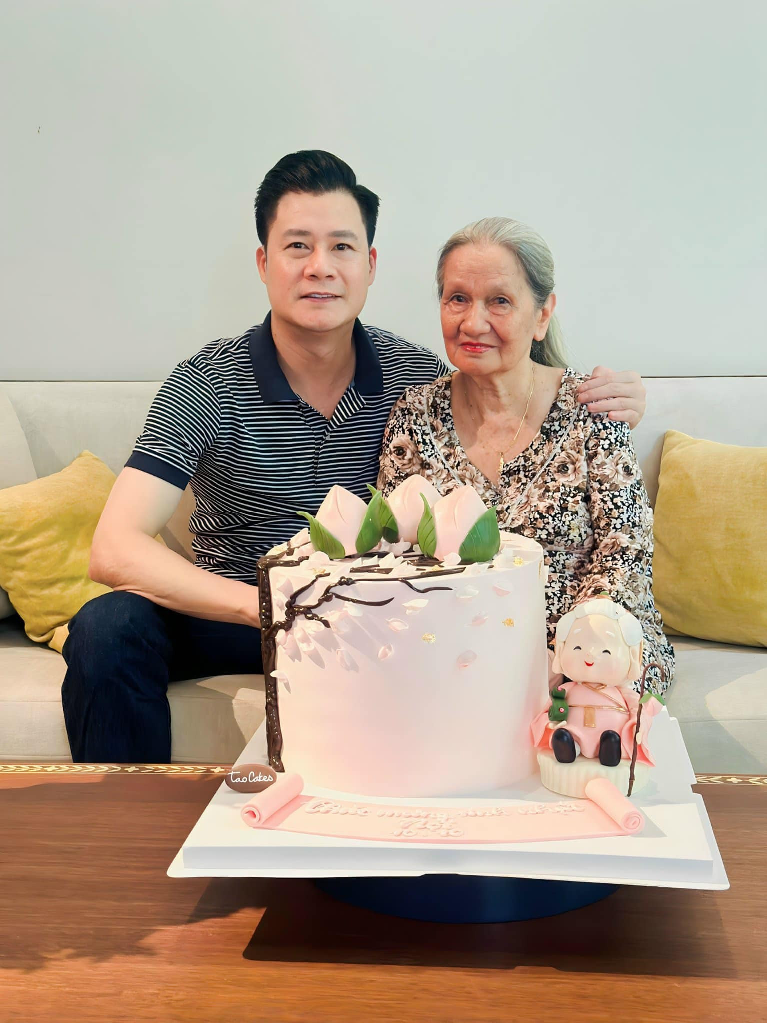 Sao Việt 12/10: Minh Hằng khoe cận mặt con trai, Hiền Thục gặp kình ngư Ánh Viên - 14