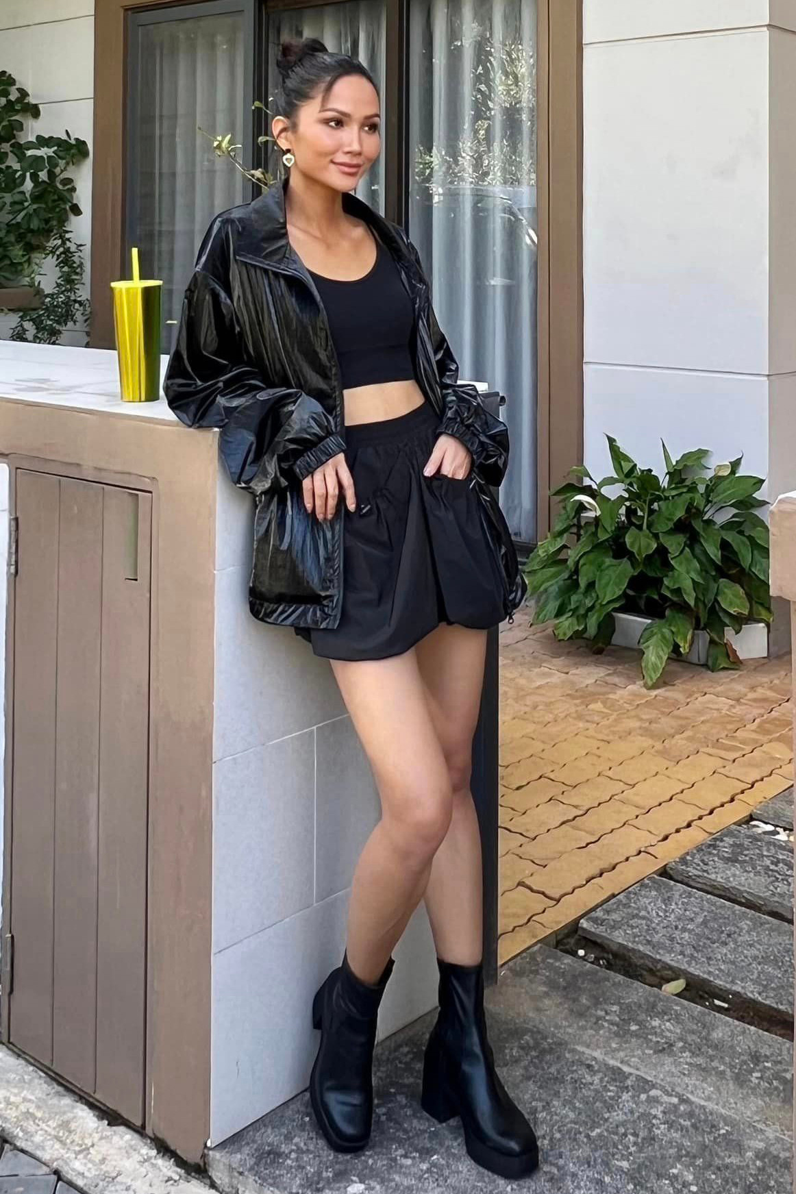 Sao Việt 12/10: Minh Hằng khoe cận mặt con trai, Hiền Thục gặp kình ngư Ánh Viên - 13