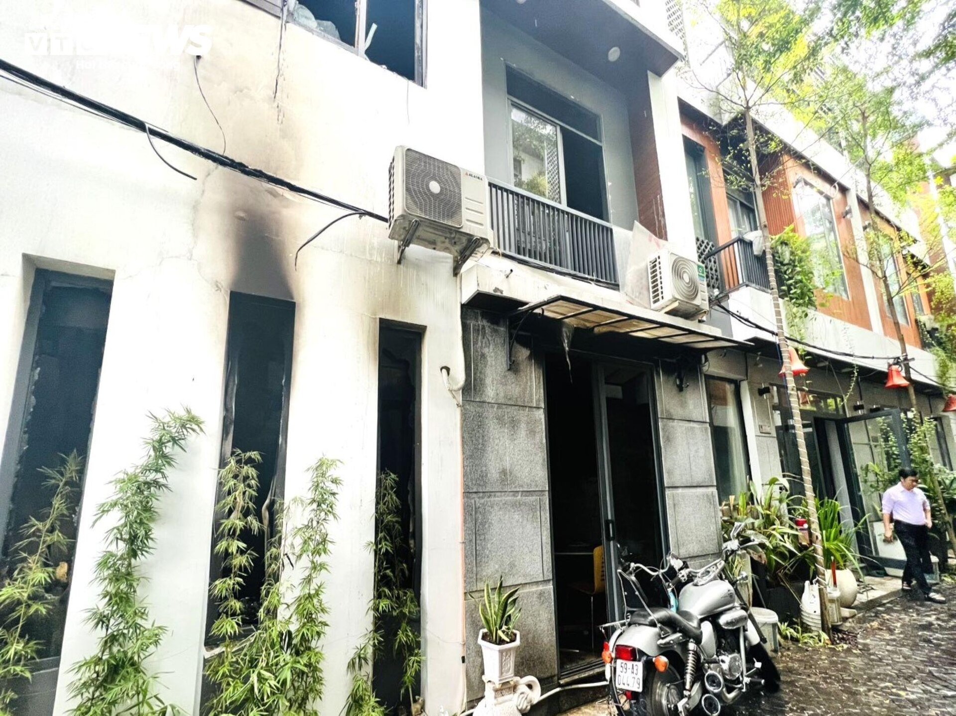 Hiện trường cháy nhà 3 tầng khiến 2 cháu bé thiệt mạng - 9
