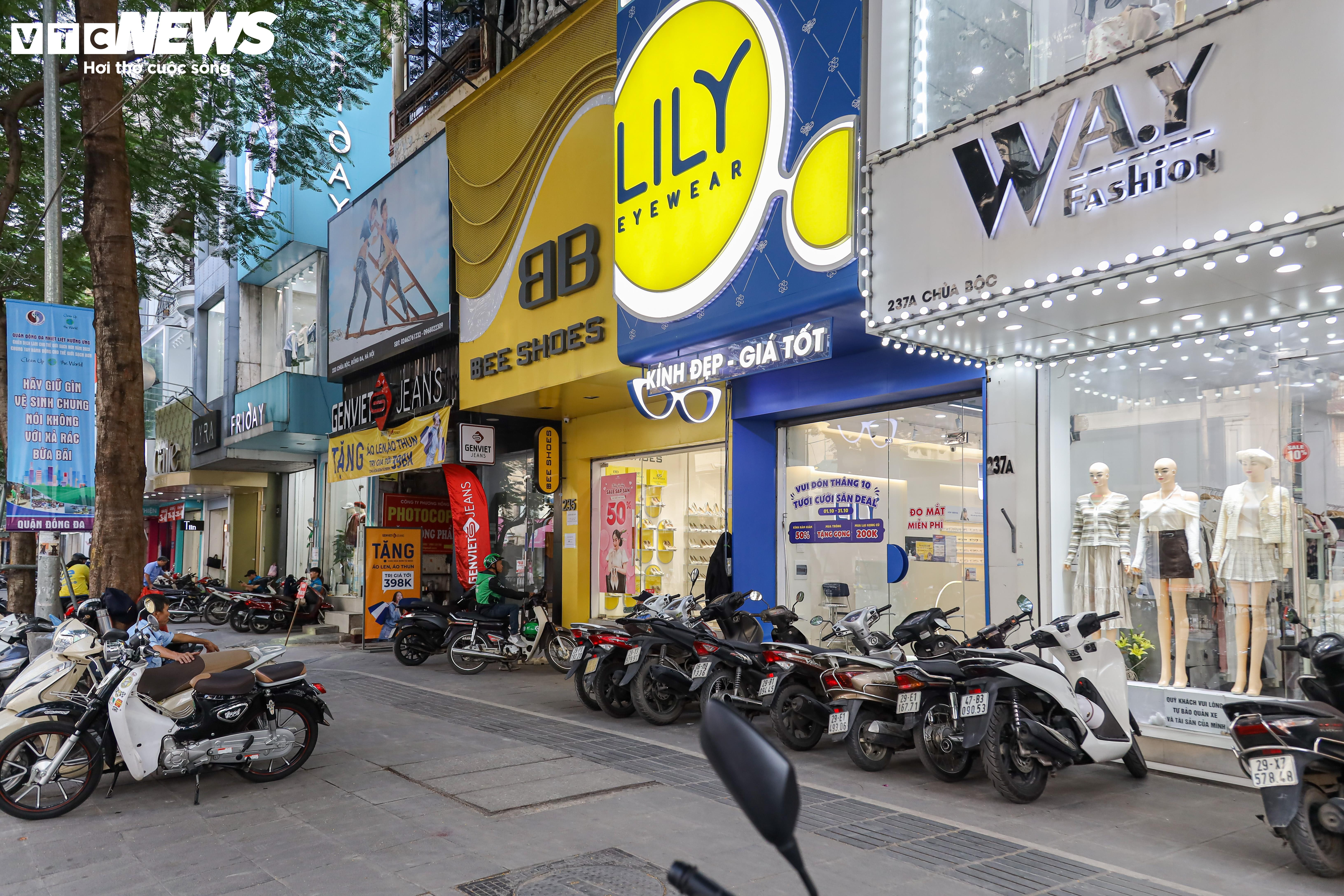 Thời trang, mỹ phẩm đua nhau giảm giá 'sập sàn' chúc mừng ngày 20/10 - 6