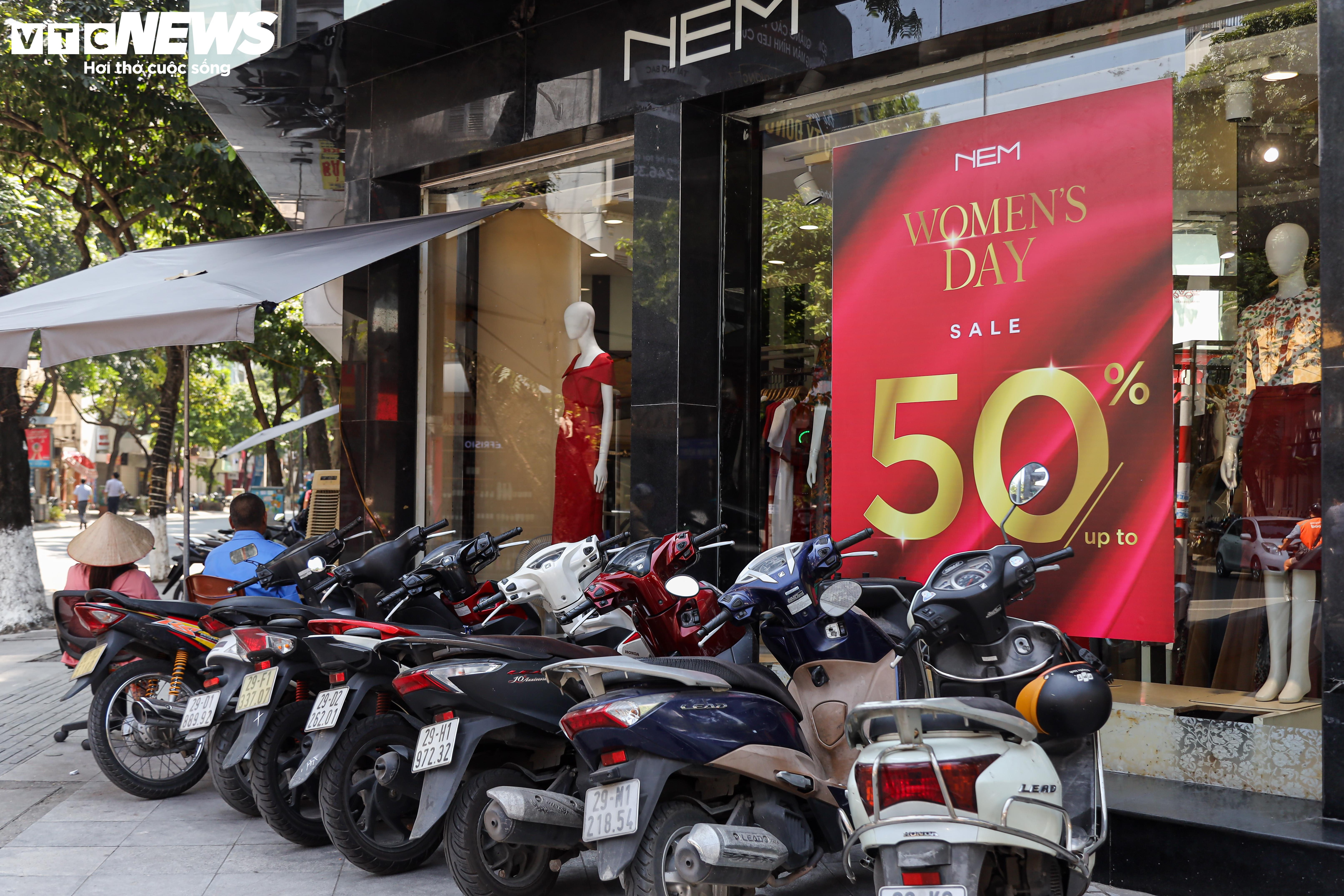 Thời trang, mỹ phẩm đua nhau giảm giá 'sập sàn' chúc mừng ngày 20/10 - 2