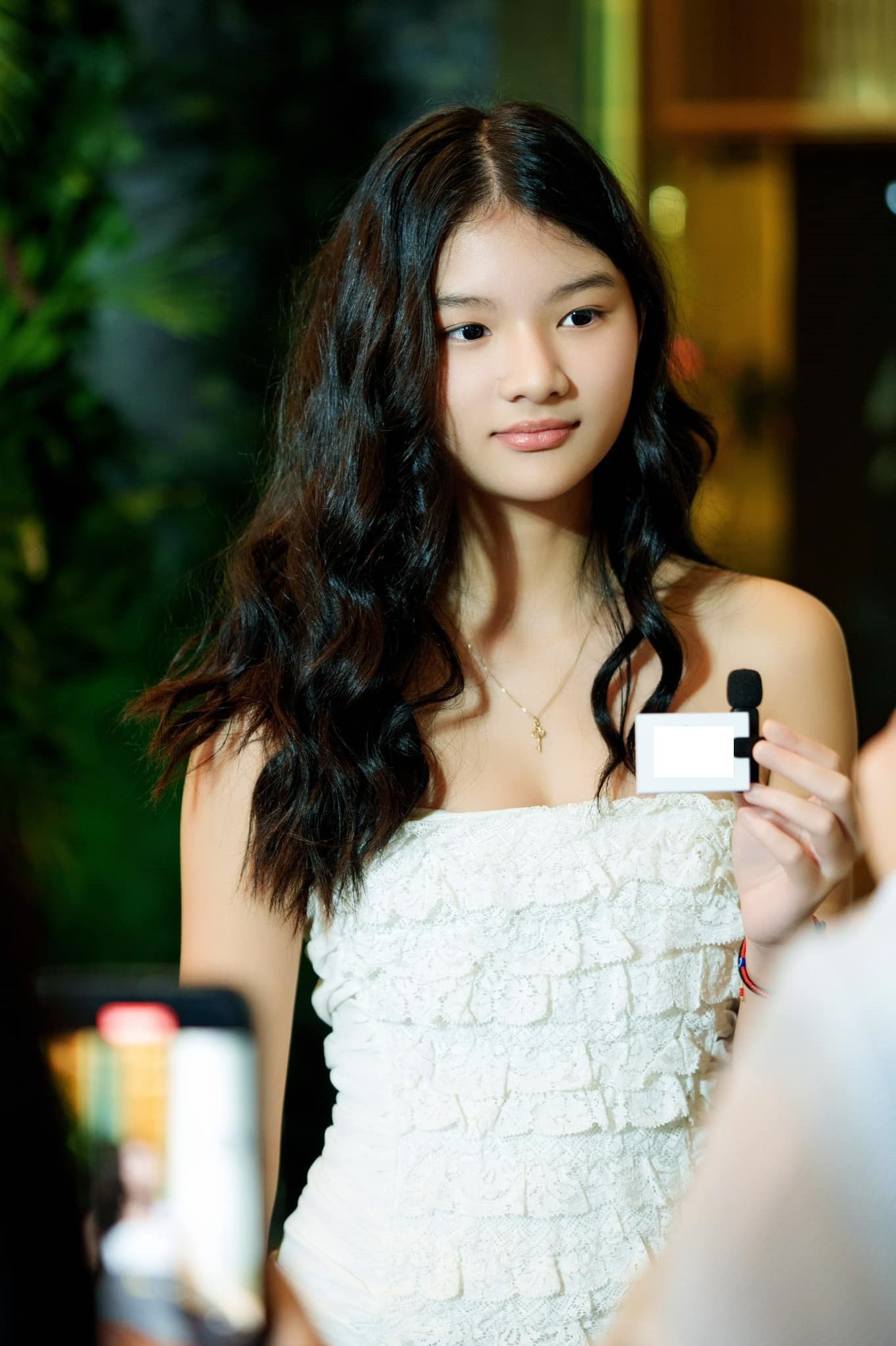 Con gái Trương Ngọc Ánh ra dáng thiếu nữ, thần thái không thua Hoa hậu - 1