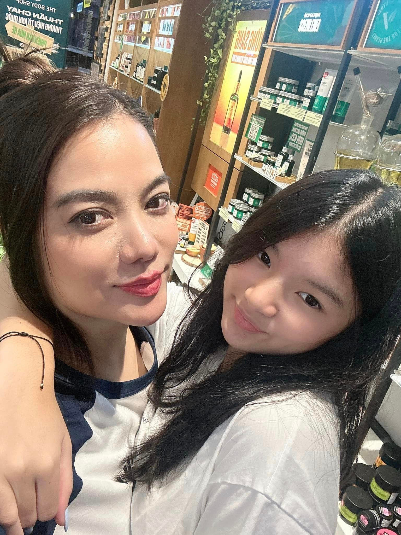 Con gái Trương Ngọc Ánh ra dáng thiếu nữ, thần thái không thua Hoa hậu - 9