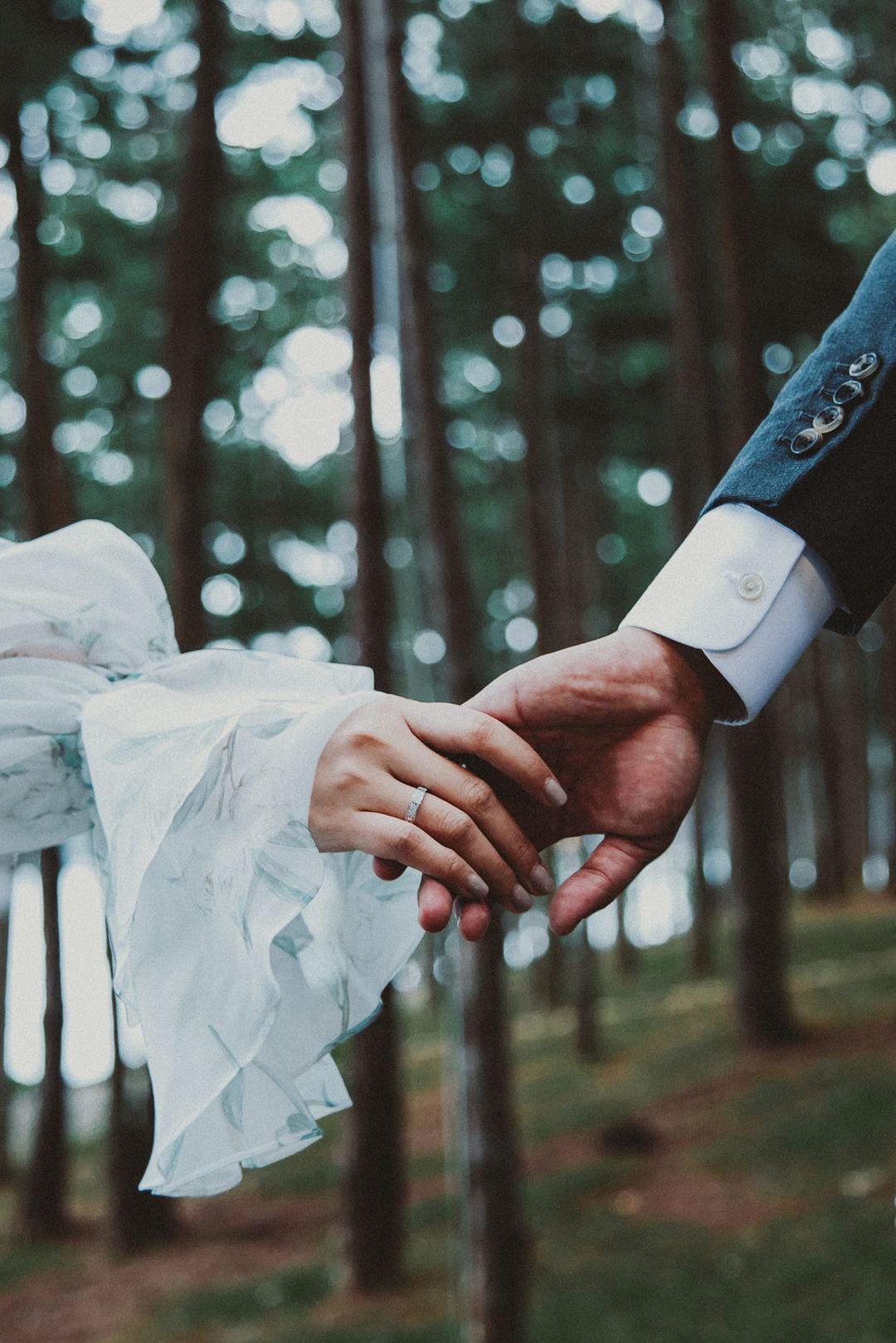 Sao Việt 18/10: Lệ Quyên xây biệt thự mới, Thanh Hằng hé lộ ảnh cưới - 3