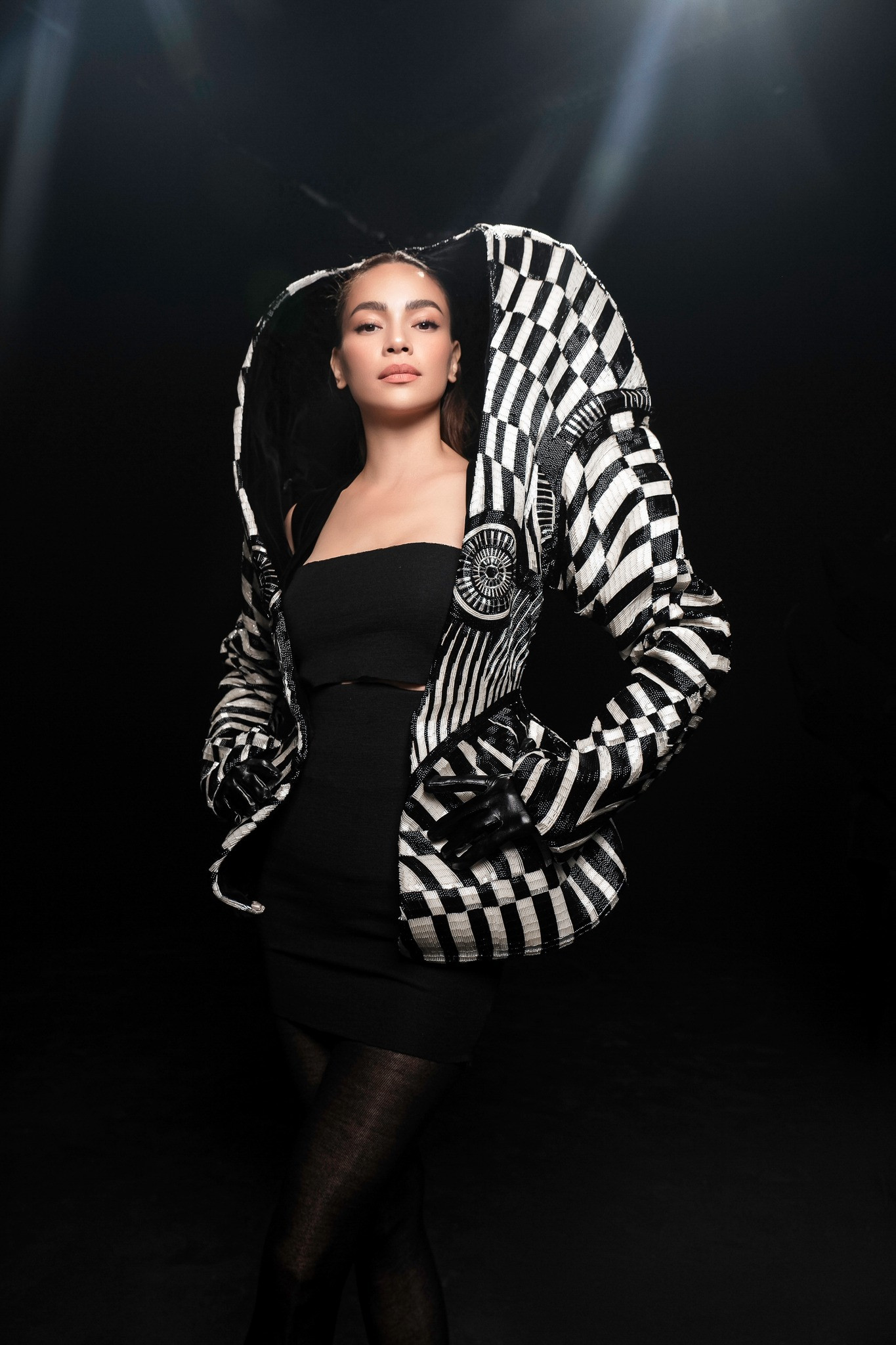 Sao Việt 19/10: Thanh Hằng ôm chồng, vợ Công Lý than 'già' hơn Noo Phước Thịnh - 6