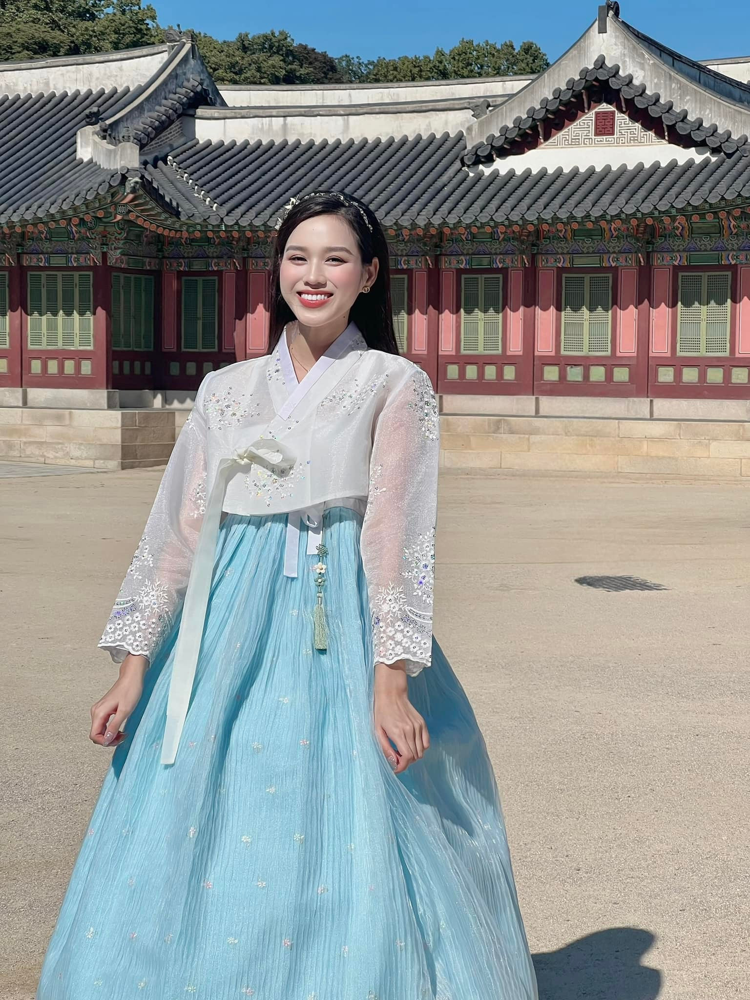 Sao Việt 19/10: Thanh Hằng ôm chồng, vợ Công Lý than 'già' hơn Noo Phước Thịnh - 7