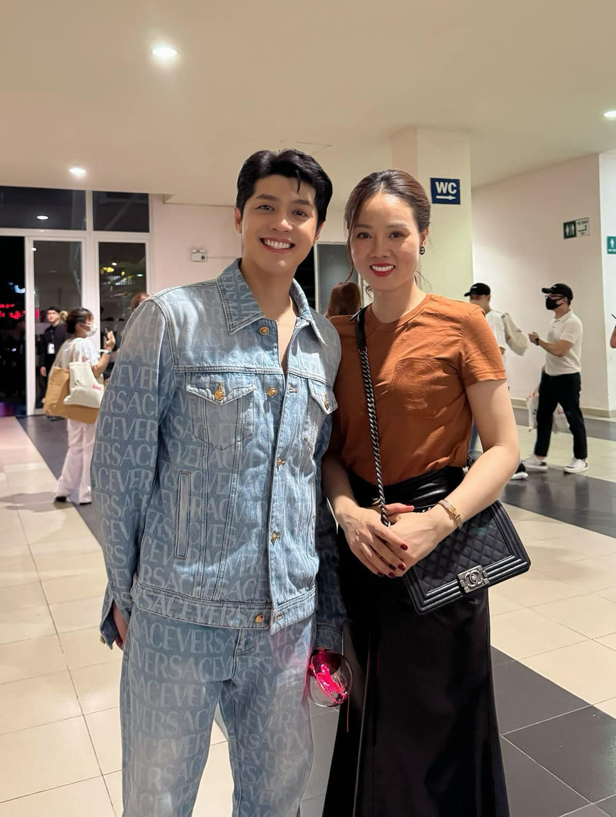 Sao Việt 19/10: Thanh Hằng ôm chồng, vợ Công Lý than 'già' hơn Noo Phước Thịnh - 2