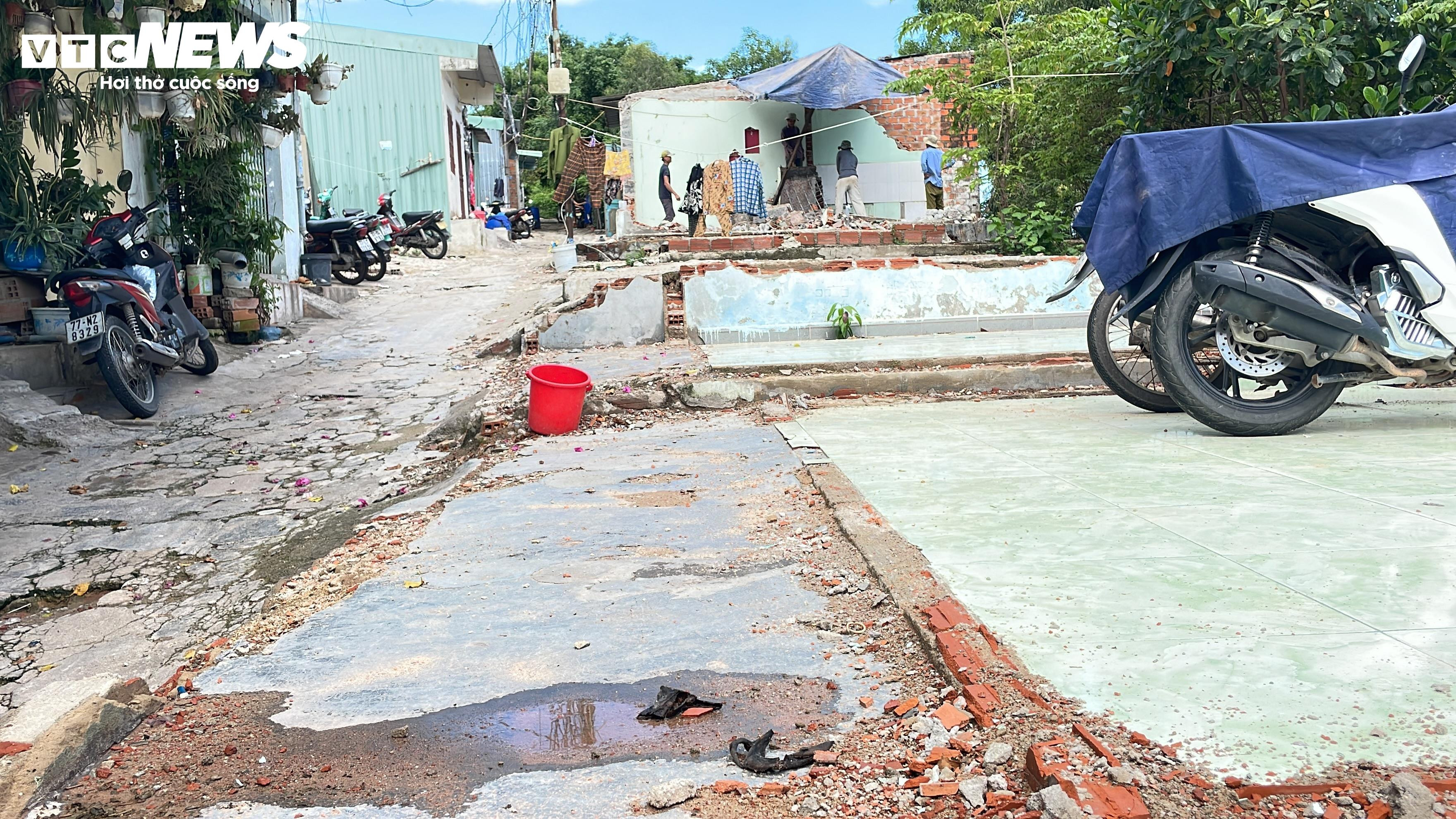 Bình Định: Dân bất an khi nhà nằm cạnh sườn núi có nguy cơ sạt lở - 8