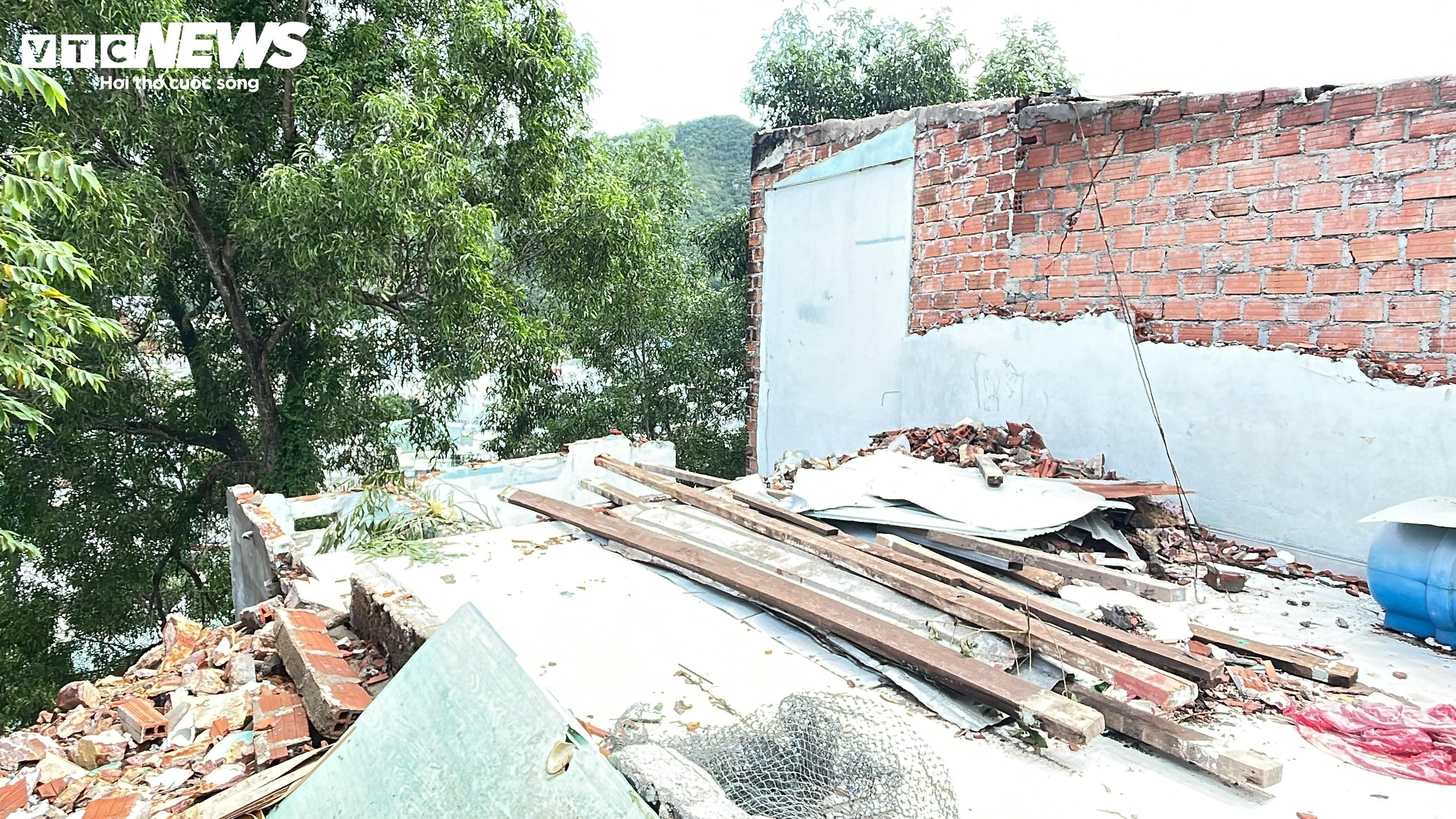 Bình Định: Dân bất an khi nhà nằm cạnh sườn núi có nguy cơ sạt lở - 7