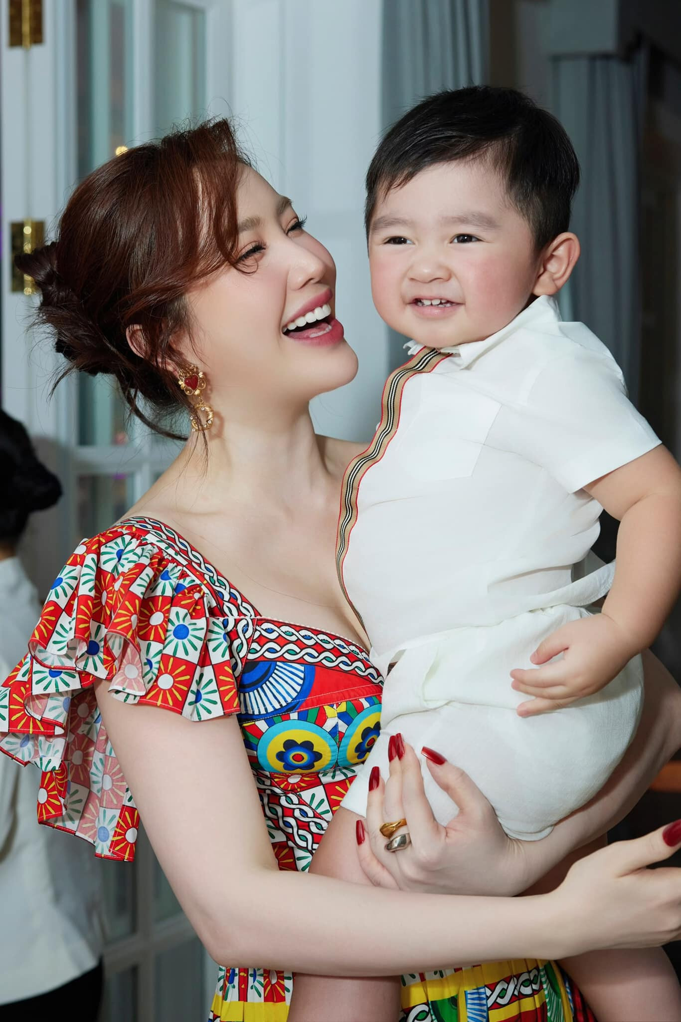 Sao Việt 20/10: Lệ Quyên âu yếm tình trẻ, Hoài Lâm lấy lại phong độ - 13