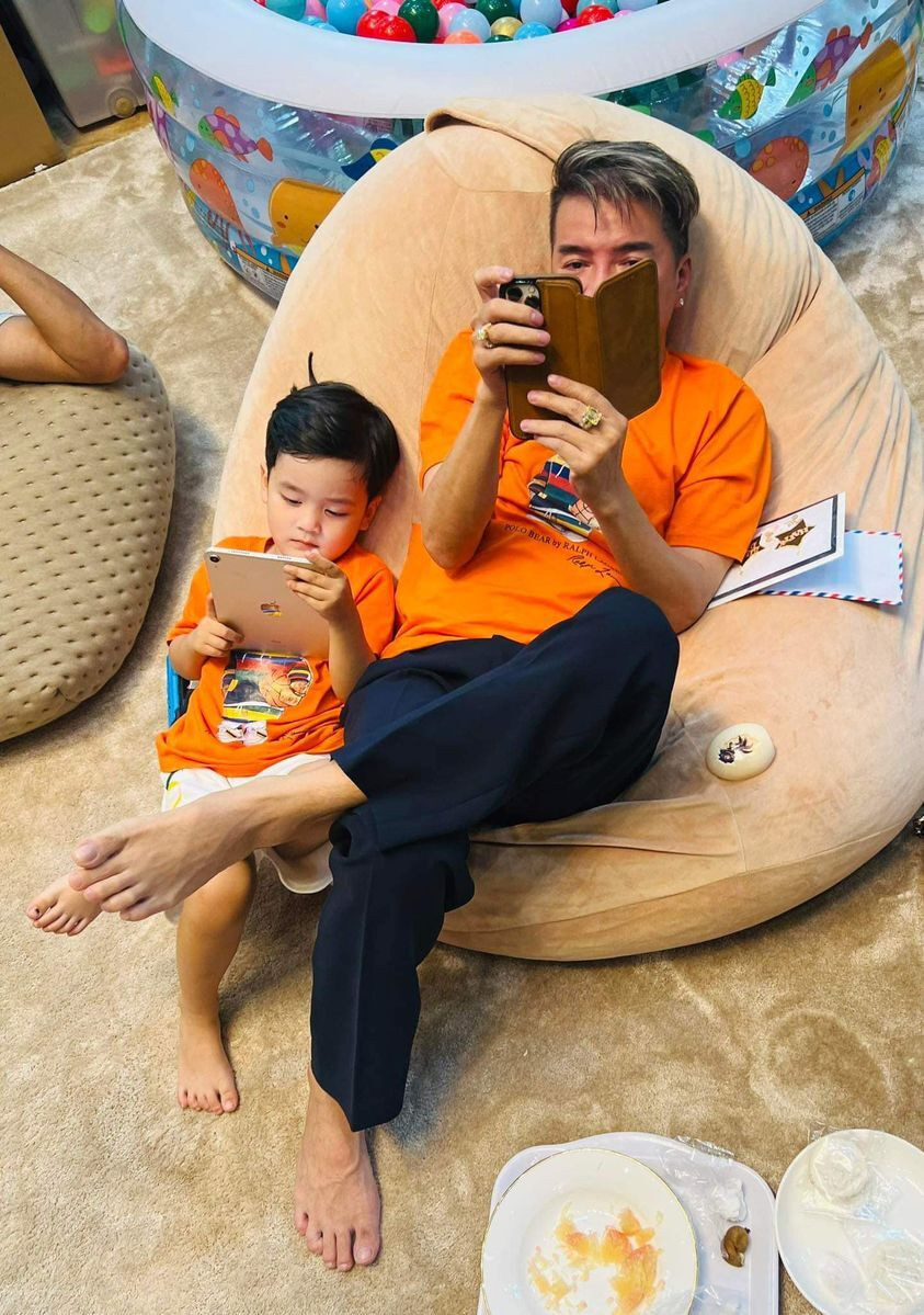Sao Việt 21/10: Mr. Đàm hãnh diện khoe con trai giống mình như đúc - 2