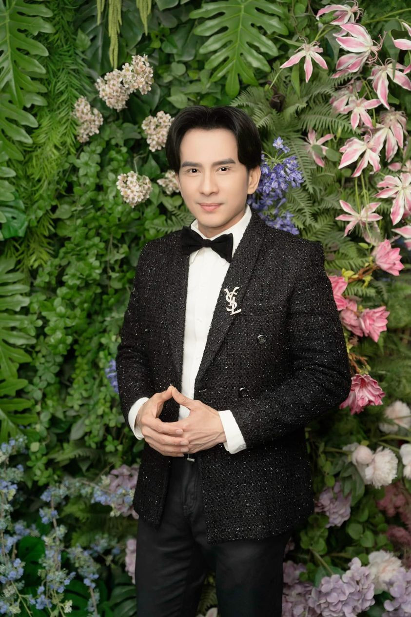 Sao Việt 22/10: Hoa hậu Thanh Thuỷ khoe bố mẹ, NSND Công Lý giúp vợ dọn nhà - 11