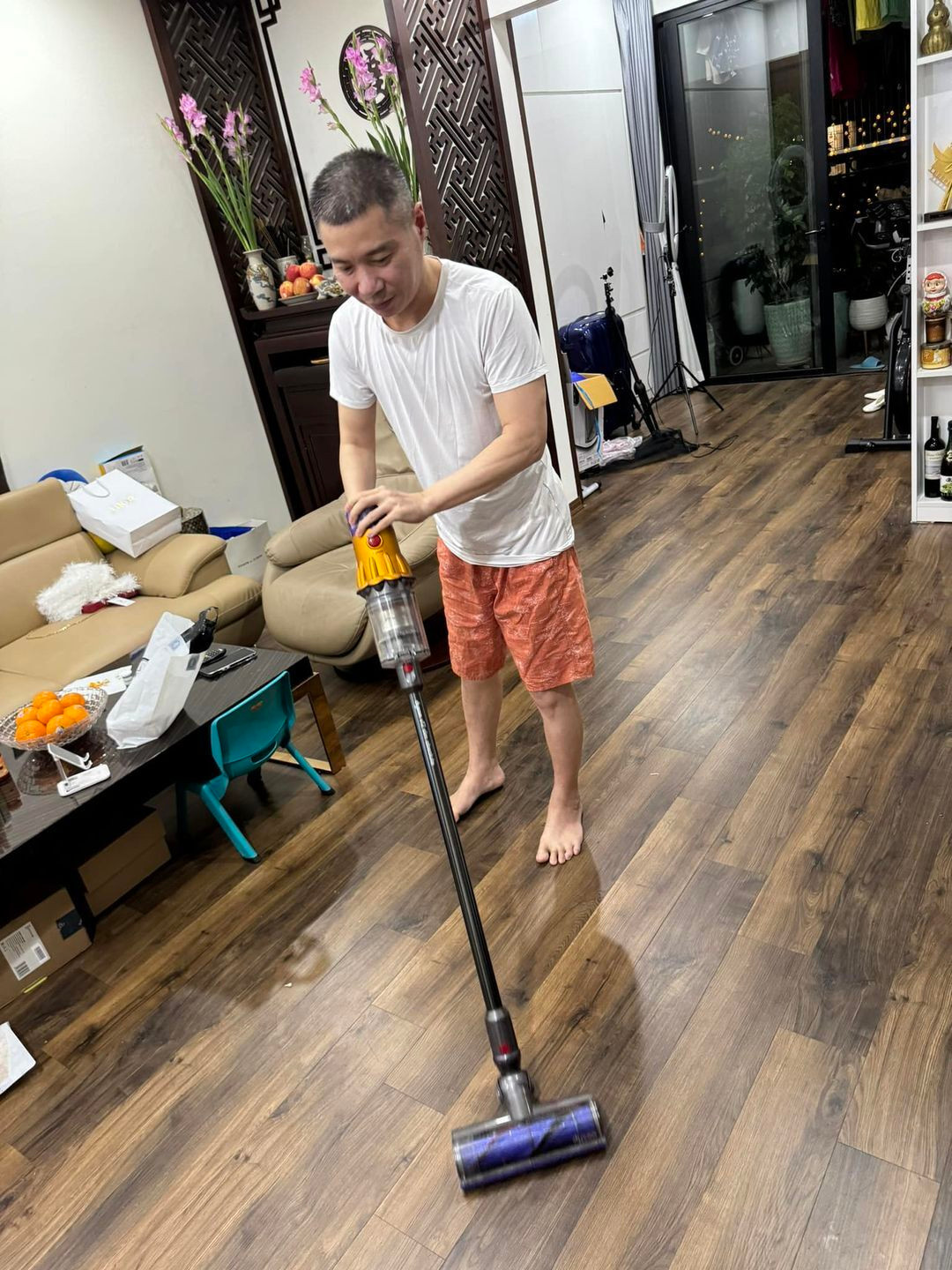 Sao Việt 22/10: Hoa hậu Thanh Thuỷ khoe bố mẹ, NSND Công Lý giúp vợ dọn nhà - 4