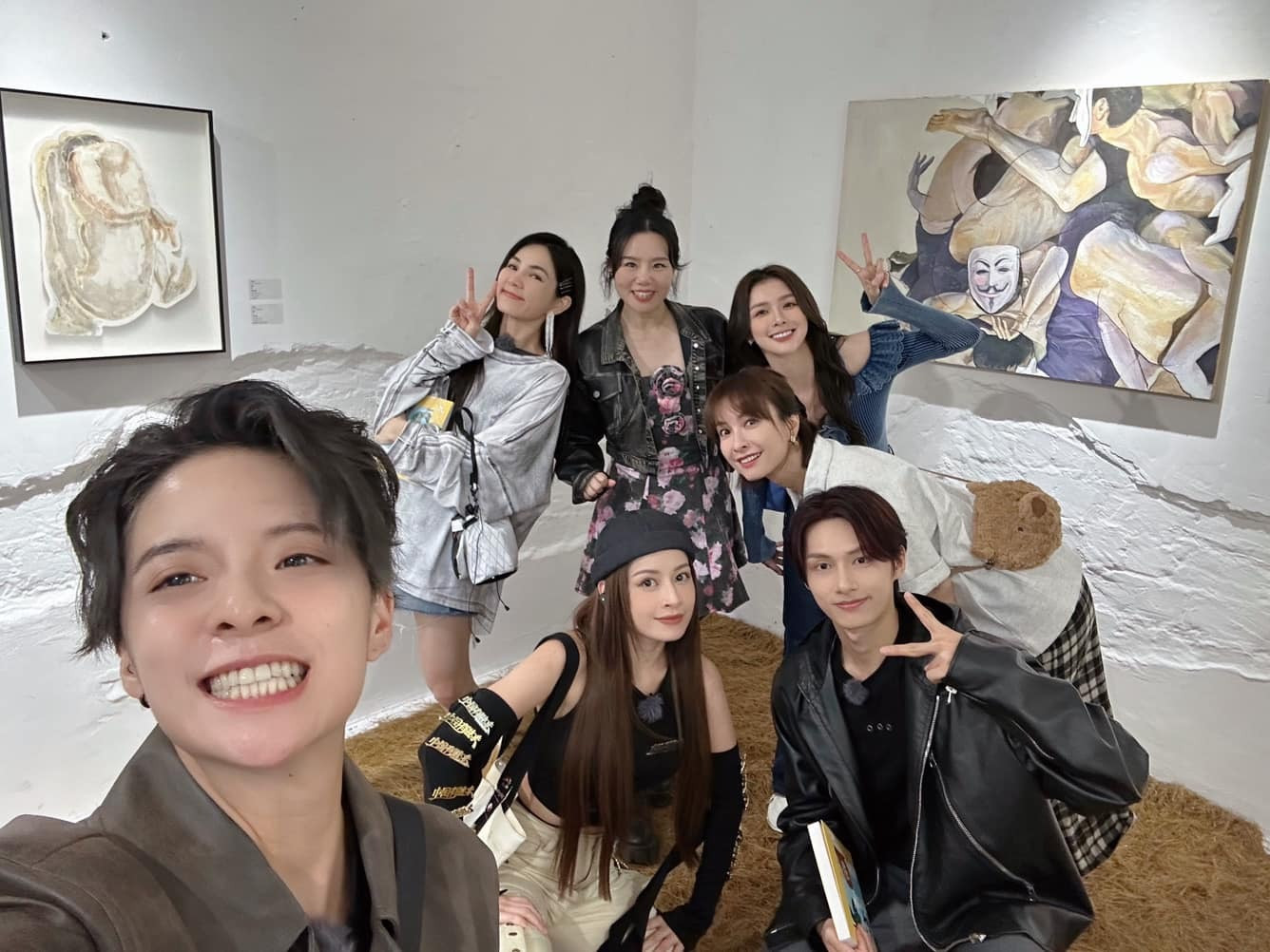 Sao Việt 22/10: Hoa hậu Thanh Thuỷ khoe bố mẹ, NSND Công Lý giúp vợ dọn nhà - 5