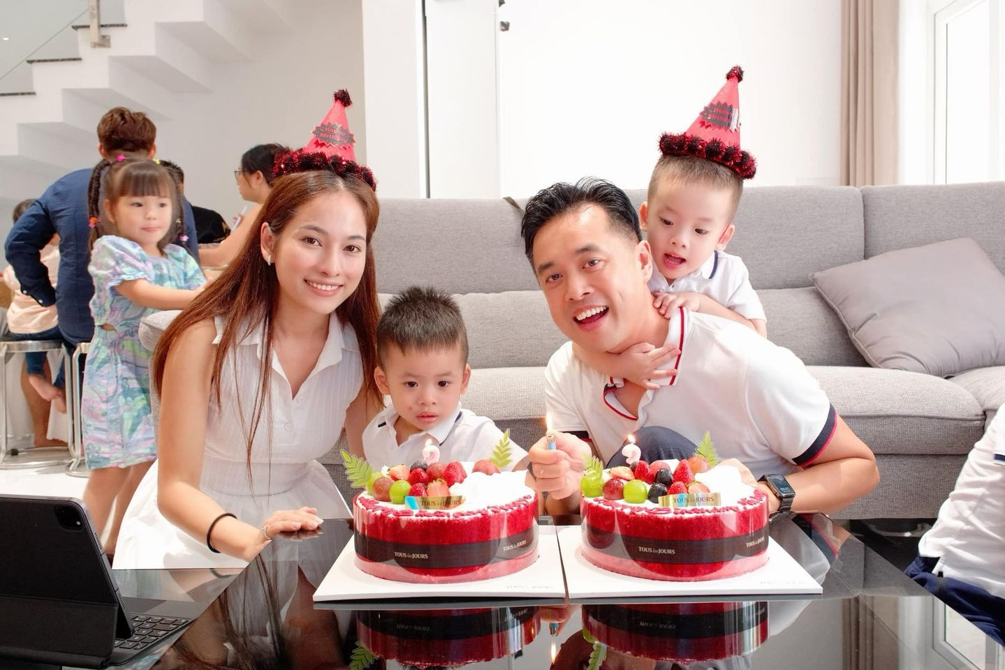 Sao Việt 22/10: Hoa hậu Thanh Thuỷ khoe bố mẹ, NSND Công Lý giúp vợ dọn nhà - 8