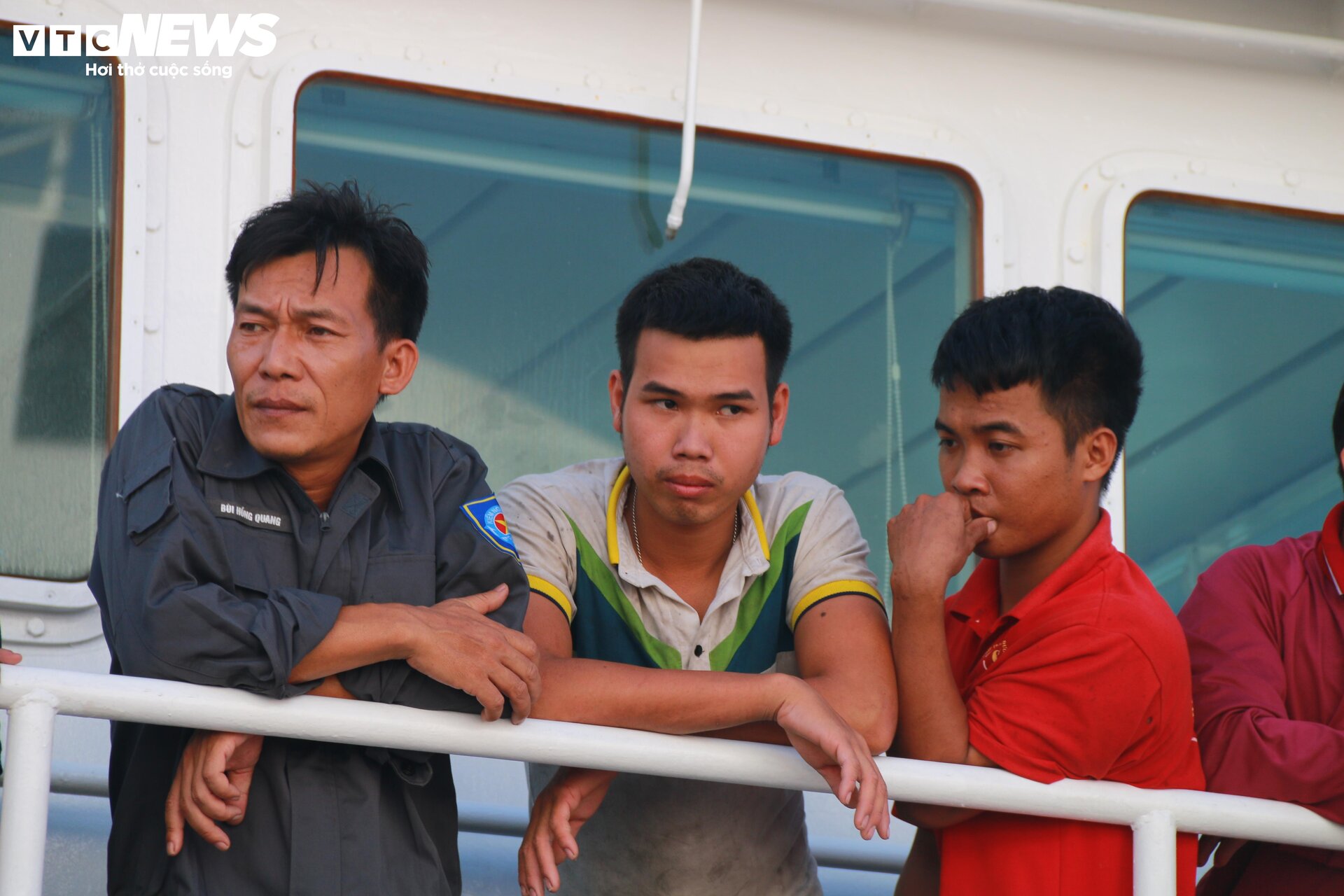 Toàn cảnh cứu hộ, đưa 80 ngư dân chìm tàu từ Trường Sa về đất liền - 9