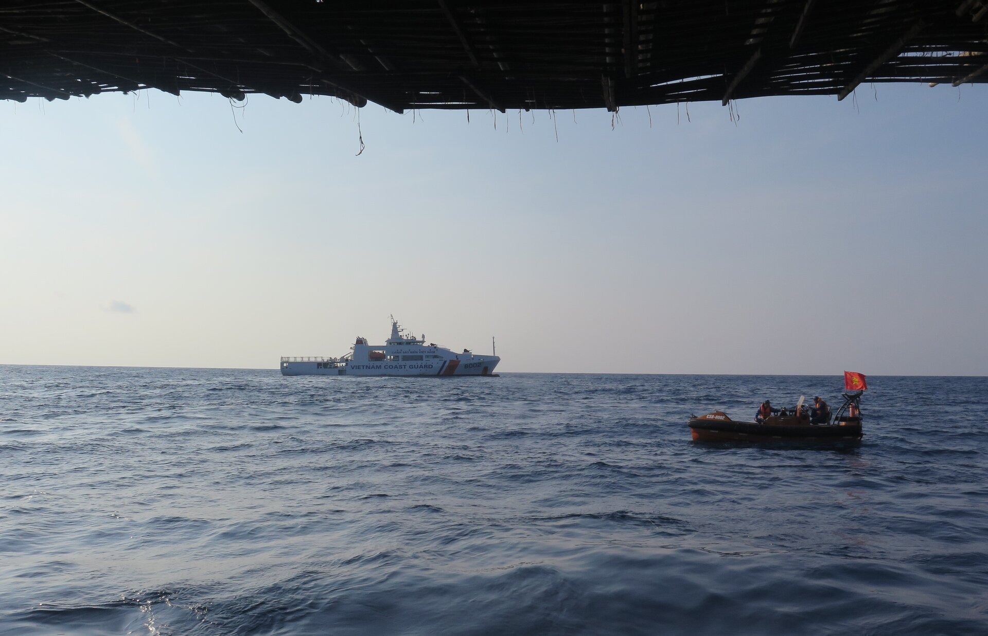 Toàn cảnh cứu hộ, đưa 80 ngư dân chìm tàu từ Trường Sa về đất liền - 1