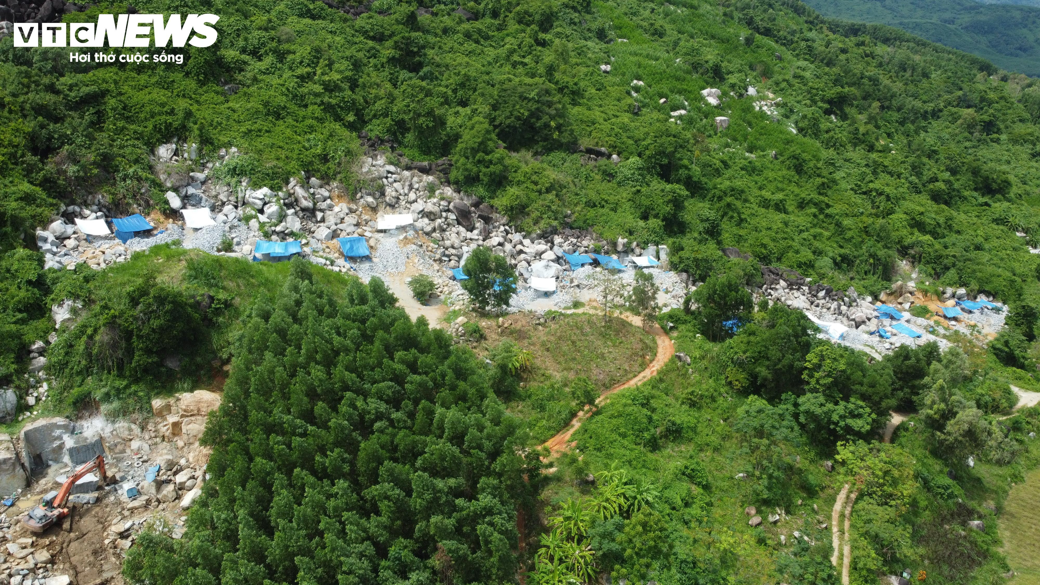 Bình Định: Dân bất an khi nhà nằm cạnh sườn núi có nguy cơ sạt lở - 15