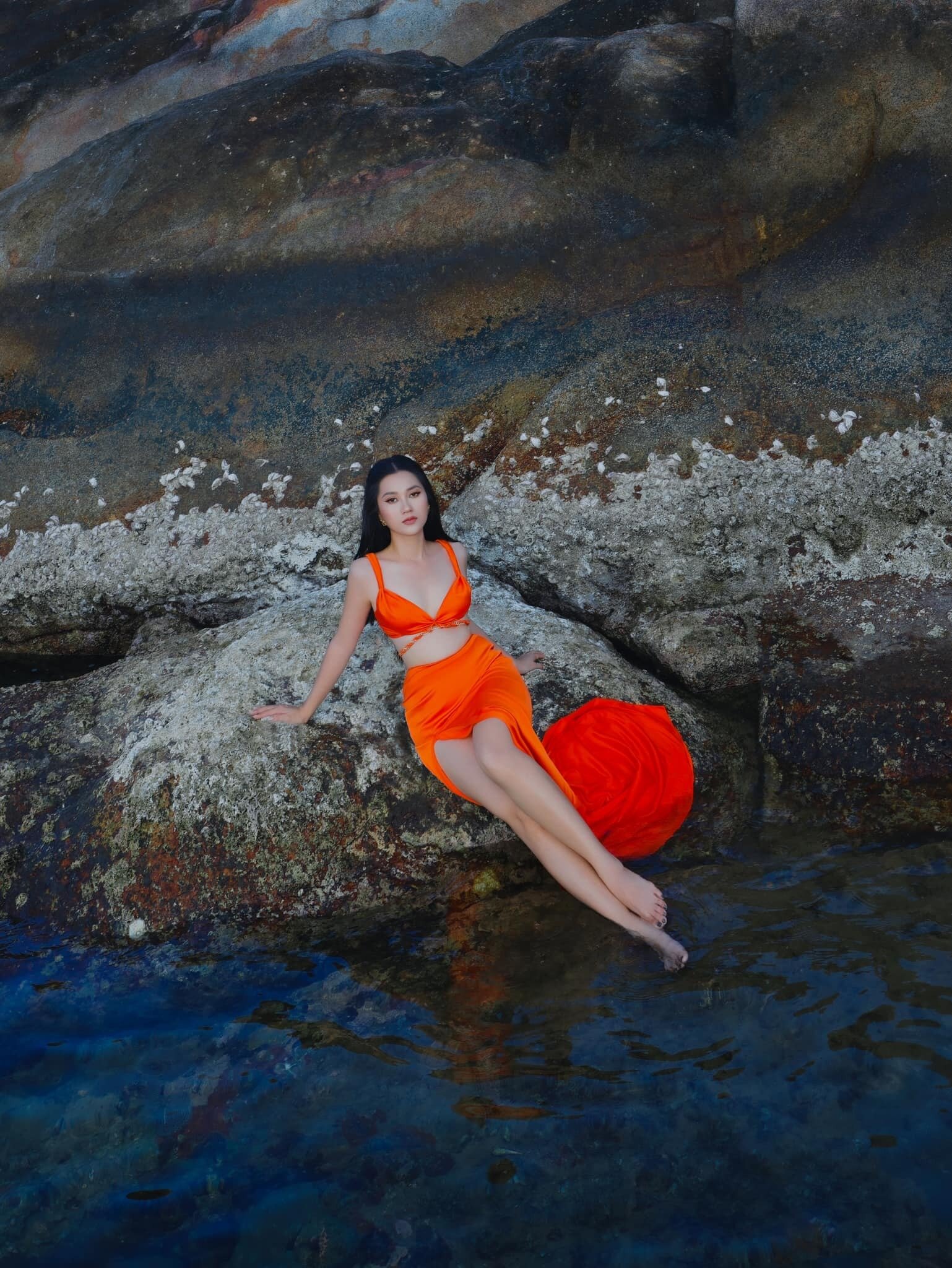 Lâm Vỹ Dạ diện bikini khoe vóc dáng nuột nà - 1