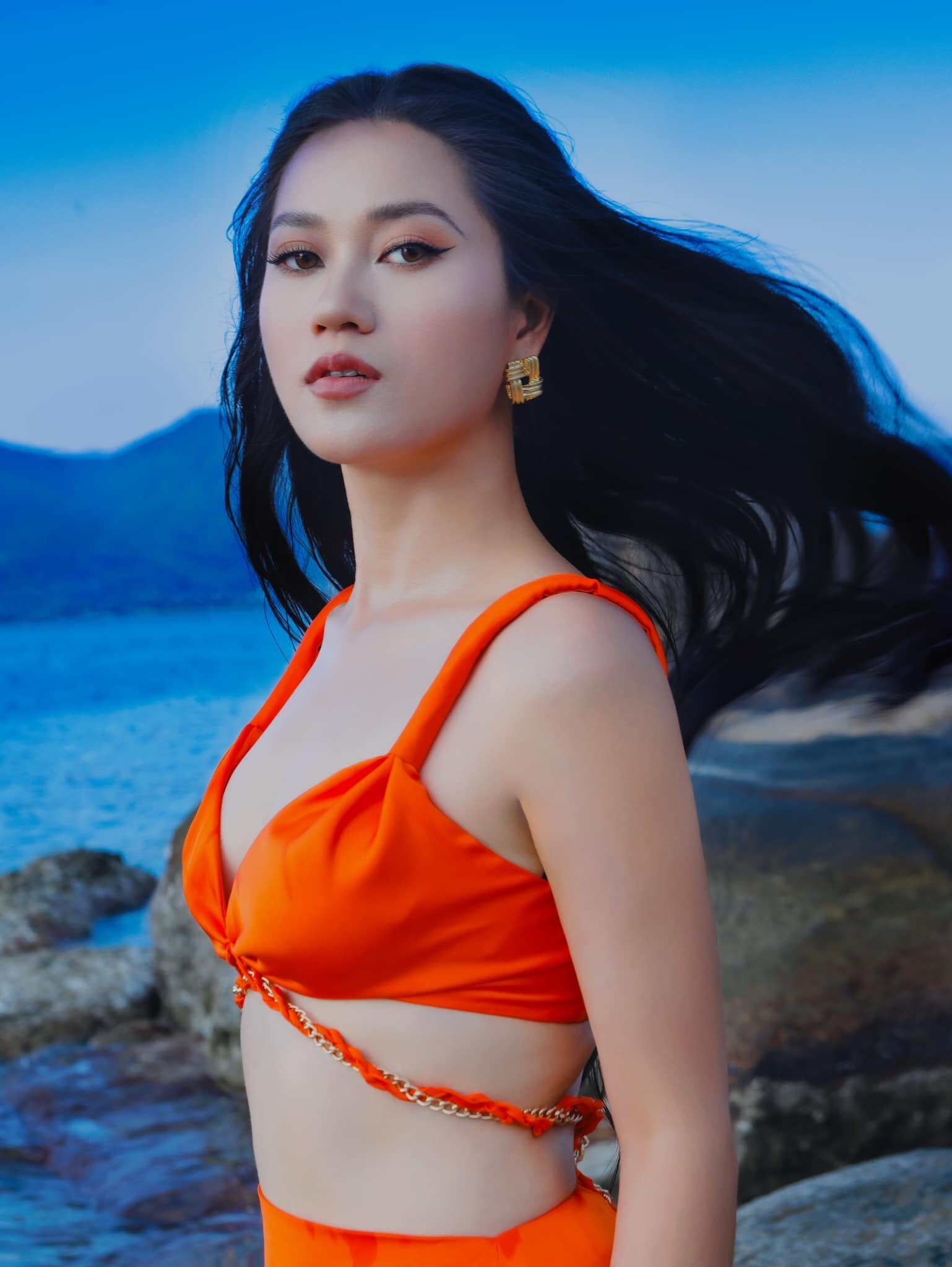 Lâm Vỹ Dạ diện bikini khoe vóc dáng nuột nà - 4