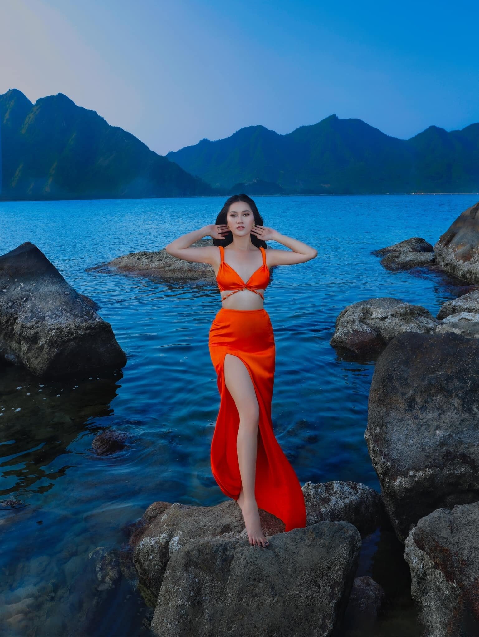 Lâm Vỹ Dạ diện bikini khoe vóc dáng nuột nà - 5