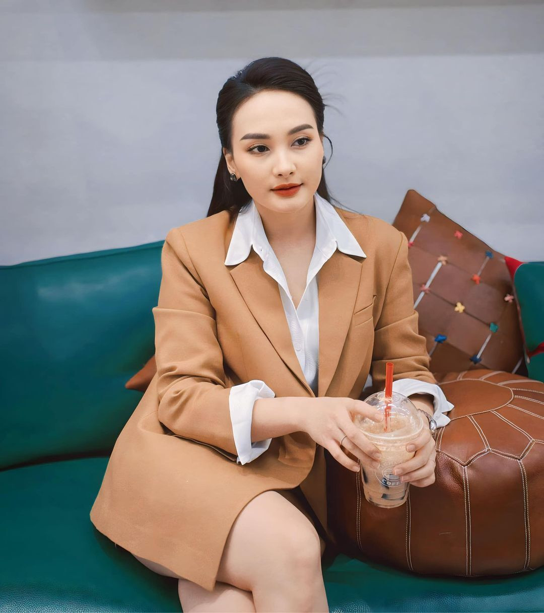 Sao Việt 23/10: Cường Đô La cưng chiều 2 con, Khánh Thi tăng 10kg sau sinh - 6