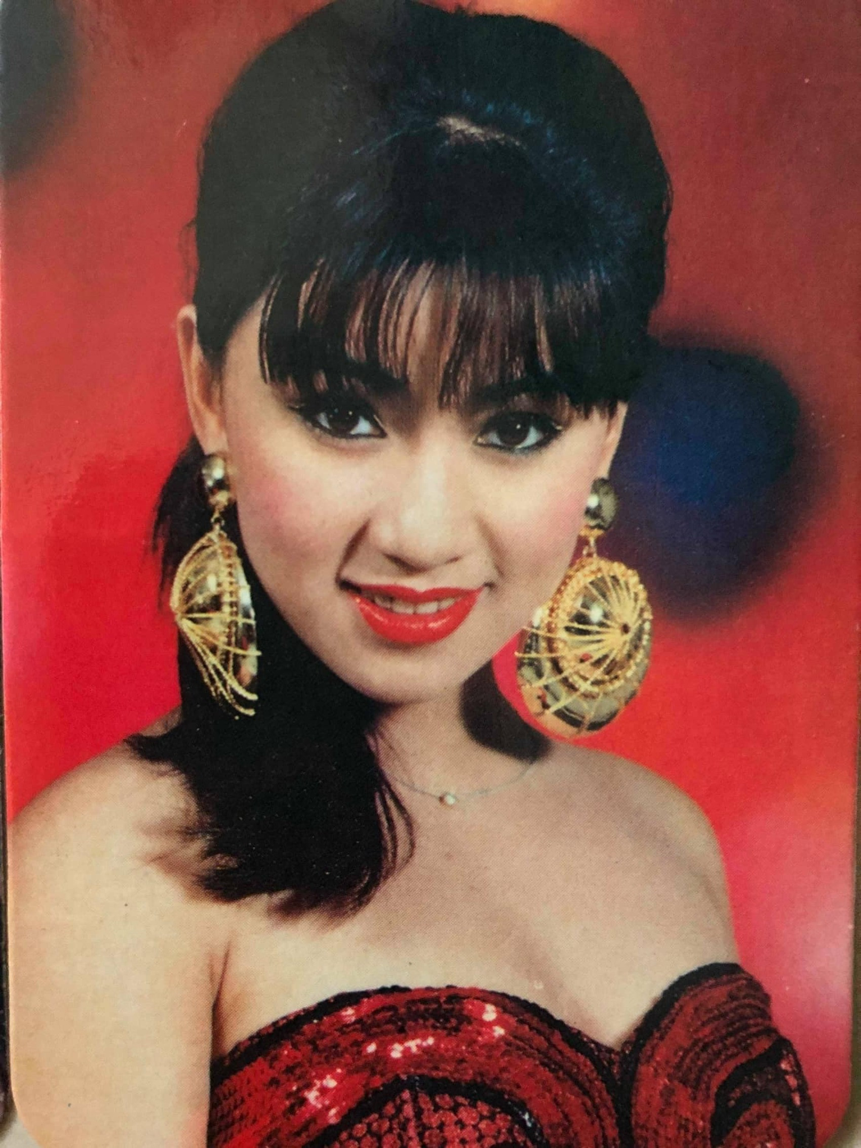 Loạt ảnh hiếm 30 năm trước của 'Nữ hoàng ảnh lịch nóng bỏng nhất' Y Phụng - 10