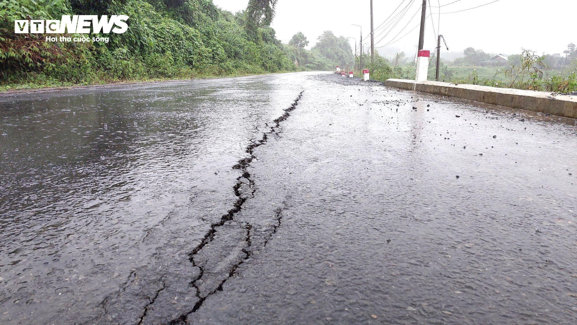 Đường hơn 700 tỷ ở Đà Nẵng tiếp tục chậm tiến độ, dân khổ sở đạp bùn lội nước - 7