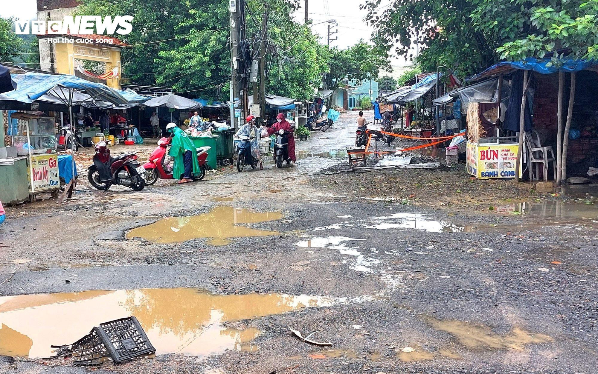 Đường hơn 700 tỷ ở Đà Nẵng tiếp tục chậm tiến độ, dân khổ sở đạp bùn lội nước - 6