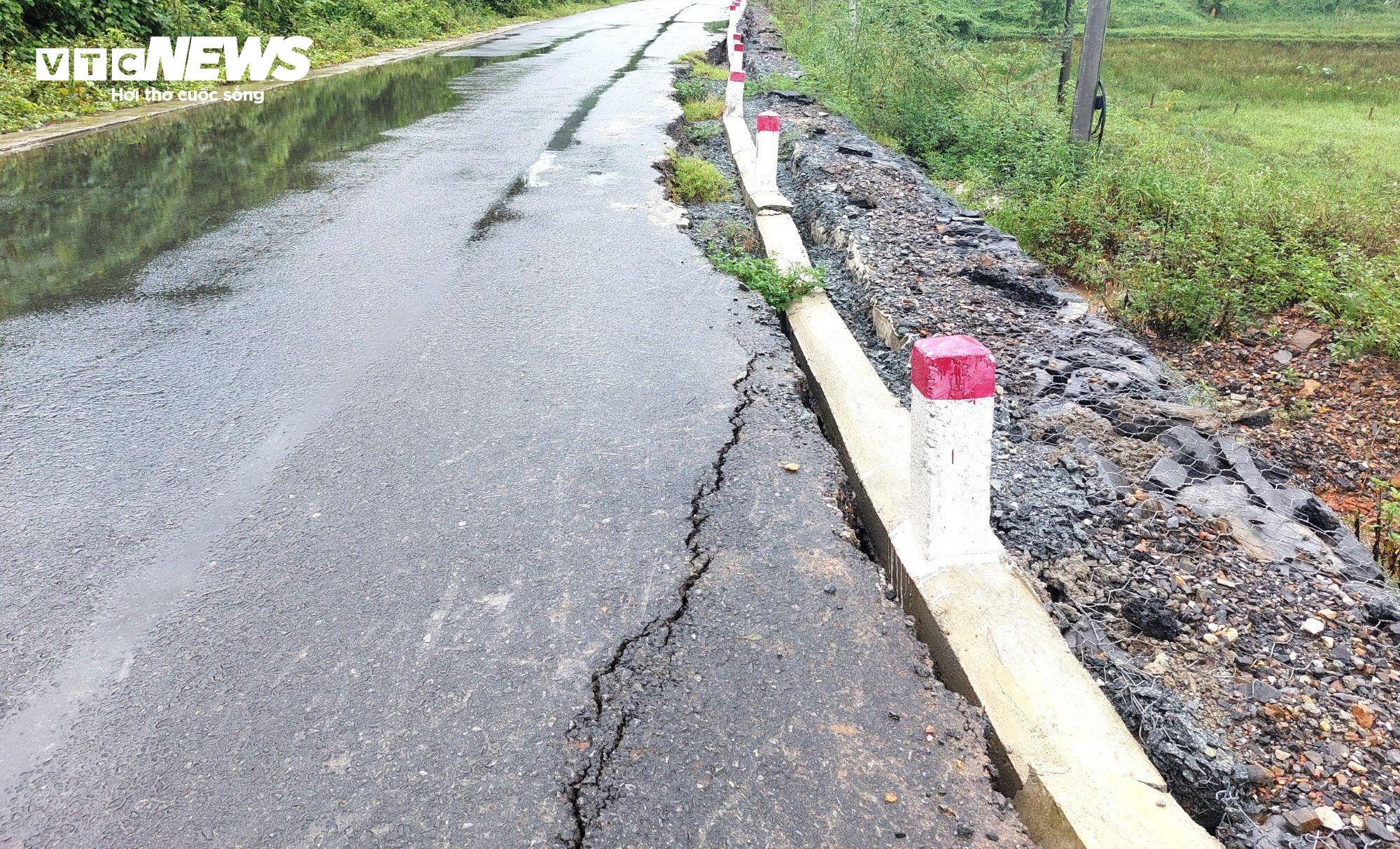 Đường hơn 700 tỷ ở Đà Nẵng tiếp tục chậm tiến độ, dân khổ sở đạp bùn lội nước - 9