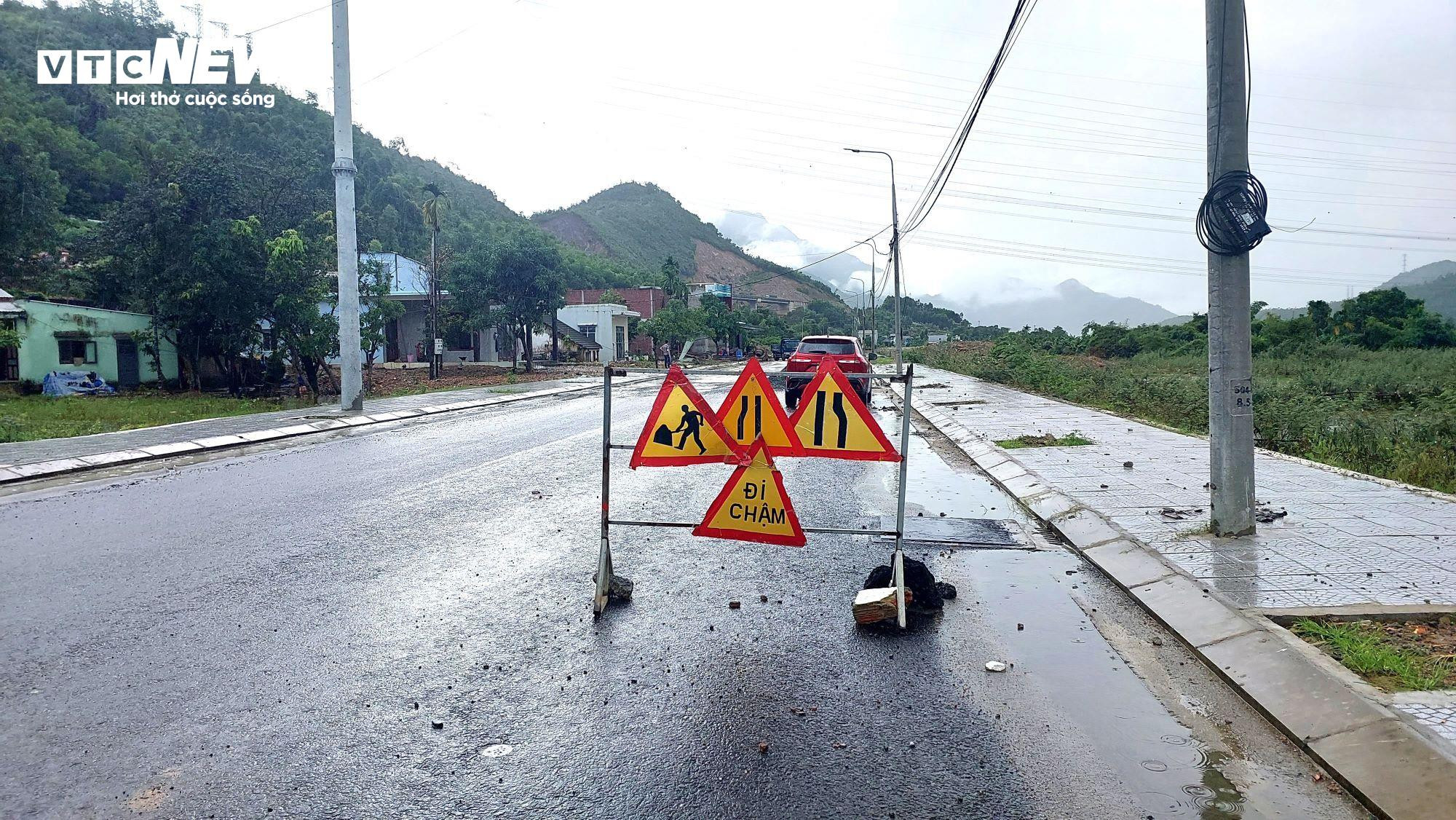 Đường hơn 700 tỷ ở Đà Nẵng tiếp tục chậm tiến độ, dân khổ sở đạp bùn lội nước - 5