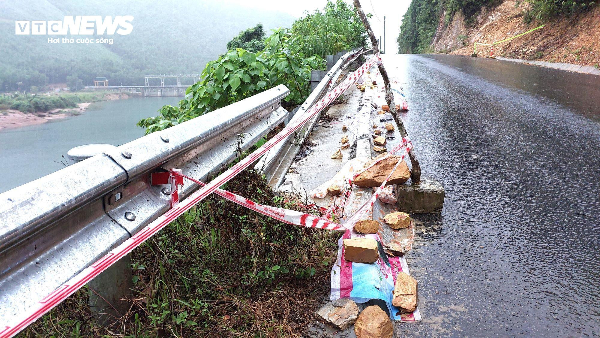 Đường hơn 700 tỷ ở Đà Nẵng tiếp tục chậm tiến độ, dân khổ sở đạp bùn lội nước - 8