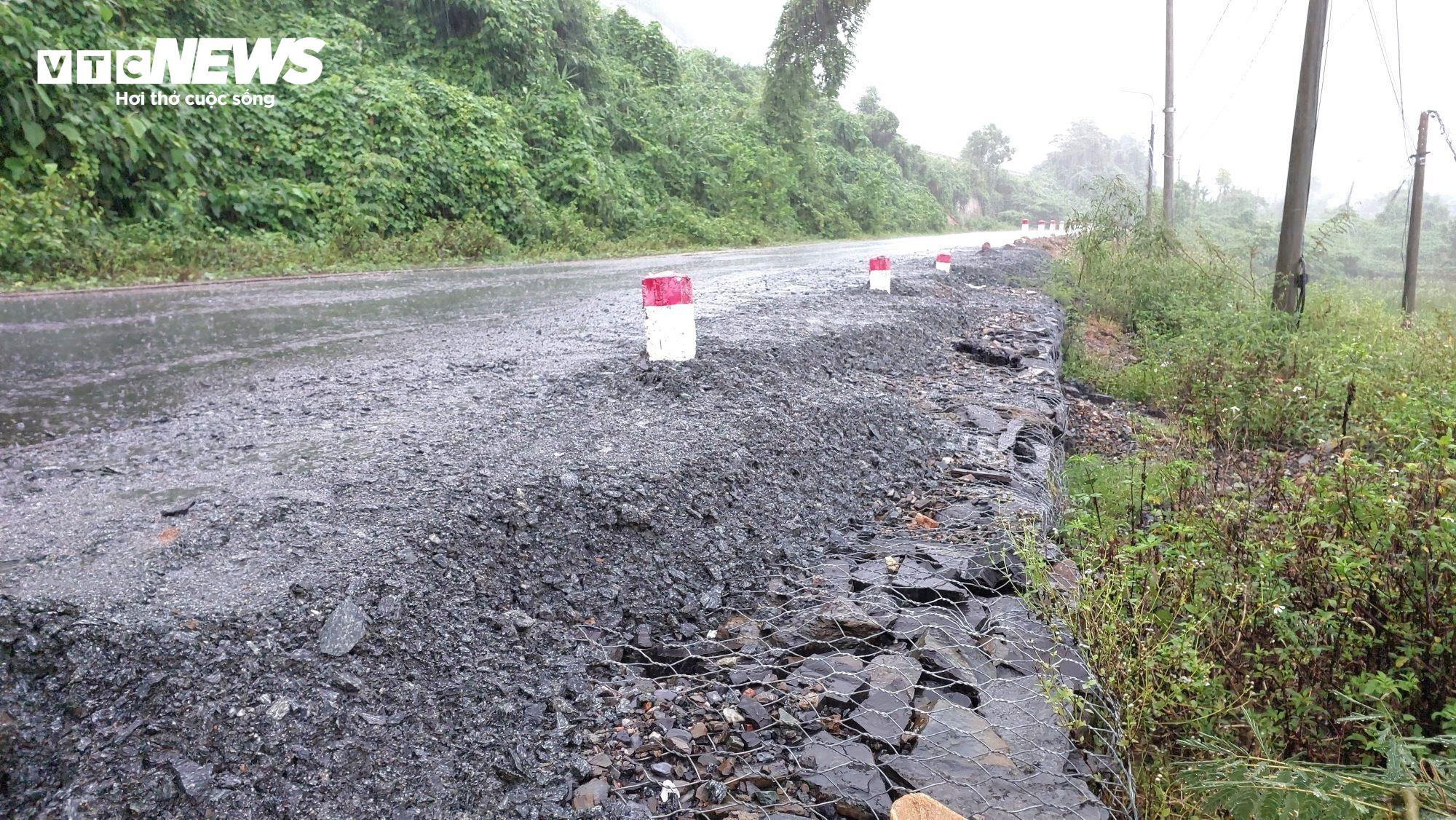 Đường hơn 700 tỷ ở Đà Nẵng tiếp tục chậm tiến độ, dân khổ sở đạp bùn lội nước - 10