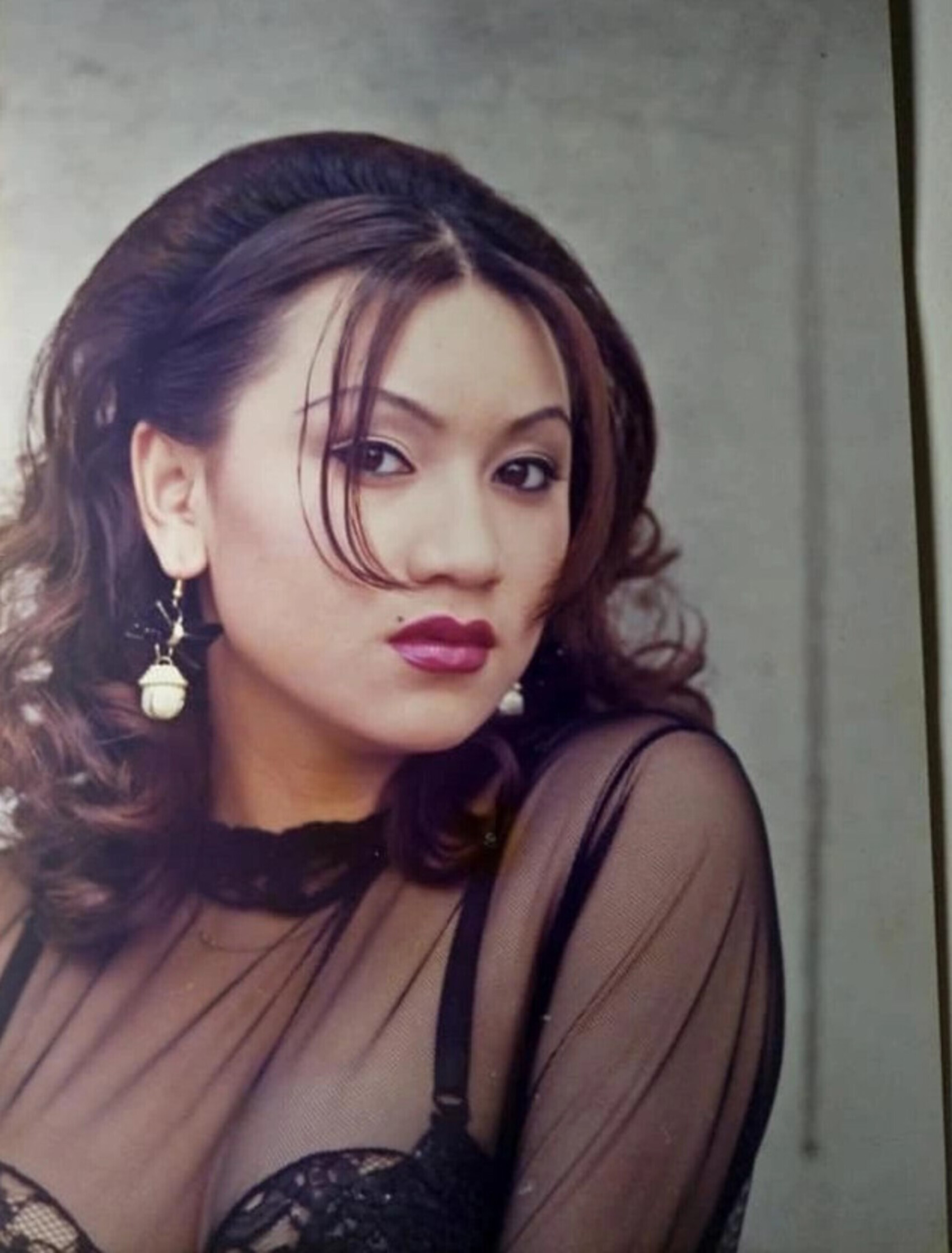 Loạt ảnh hiếm 30 năm trước của 'Nữ hoàng ảnh lịch nóng bỏng nhất' Y Phụng - 3