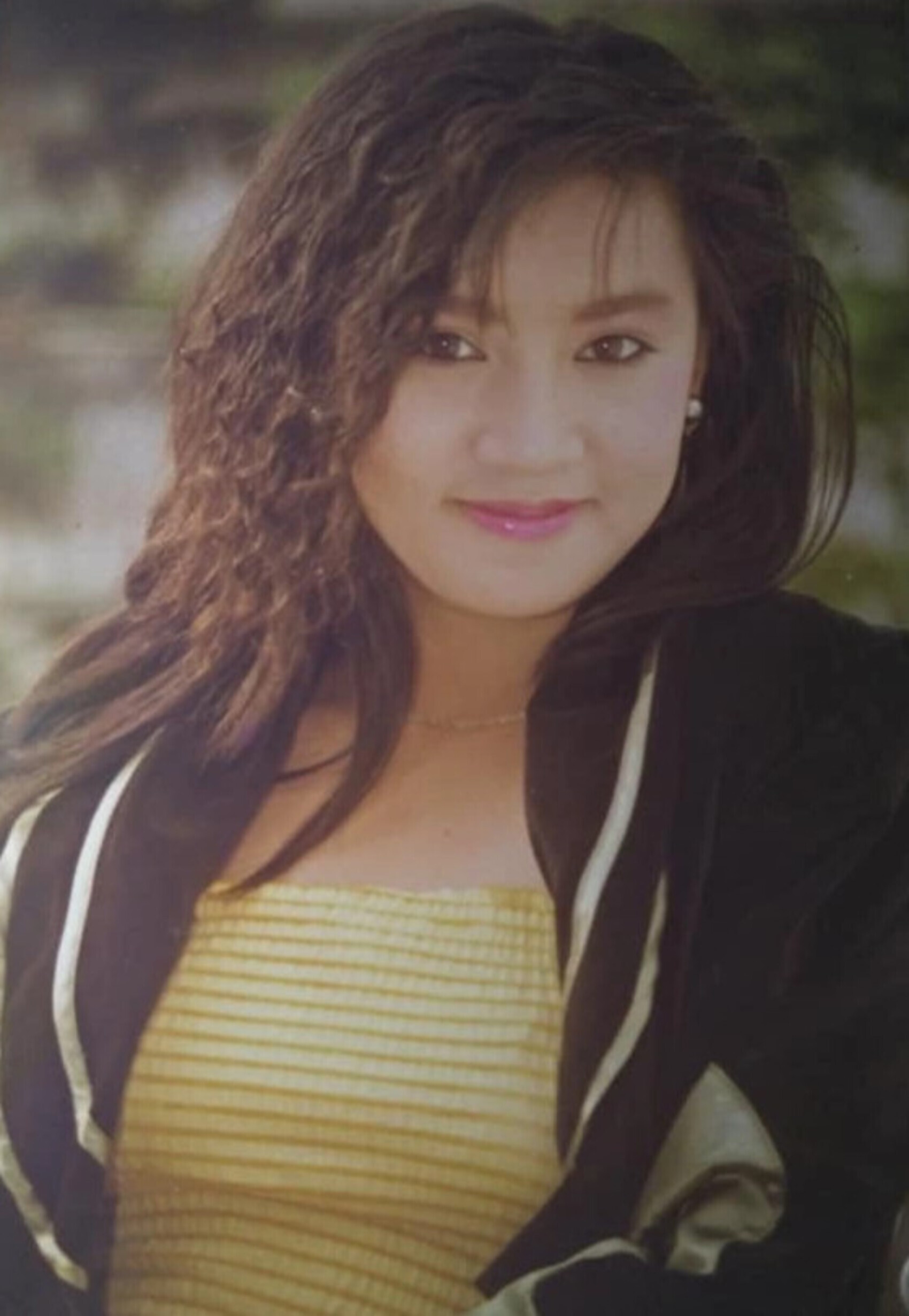 Loạt ảnh hiếm 30 năm trước của 'Nữ hoàng ảnh lịch nóng bỏng nhất' Y Phụng - 16