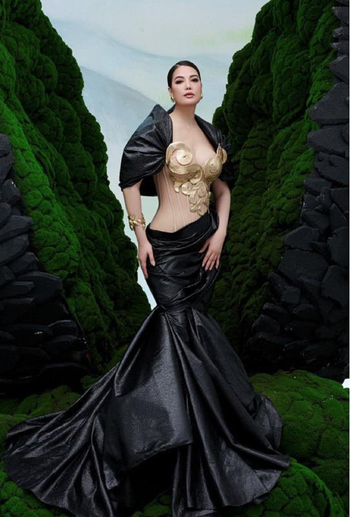 Sao Việt 25/10: Lương Mạnh Hải tái ngộ Hà Tăng, Trương Ngọc Ánh khoe vẻ gợi cảm - 2